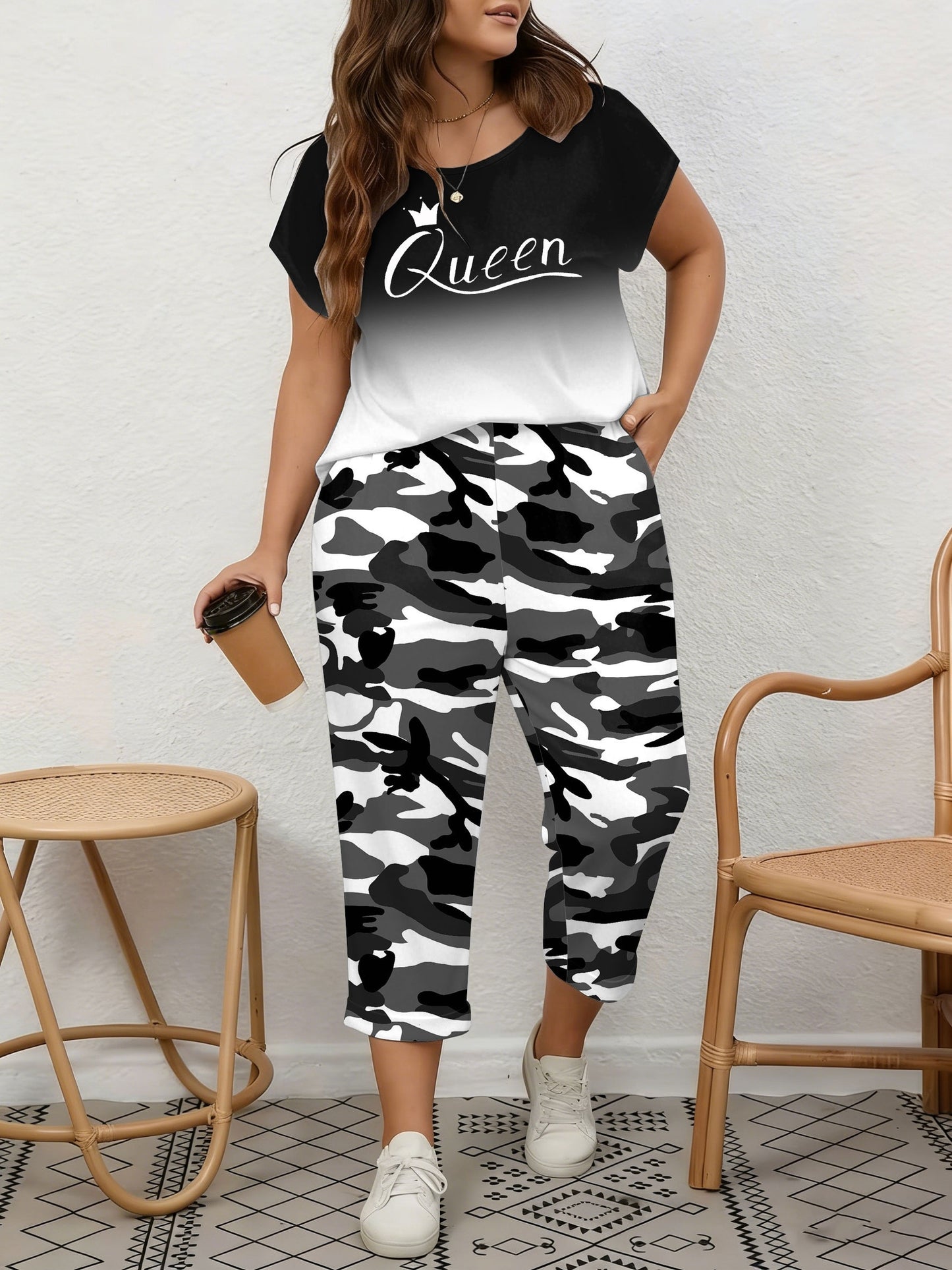 Plus Size, Spring/Summer Plus Size Women's 2pcs Set, Gradient Print And Queen Print, Round Neck Top with Capri Pants, Suitable for Home, Leis And Outings