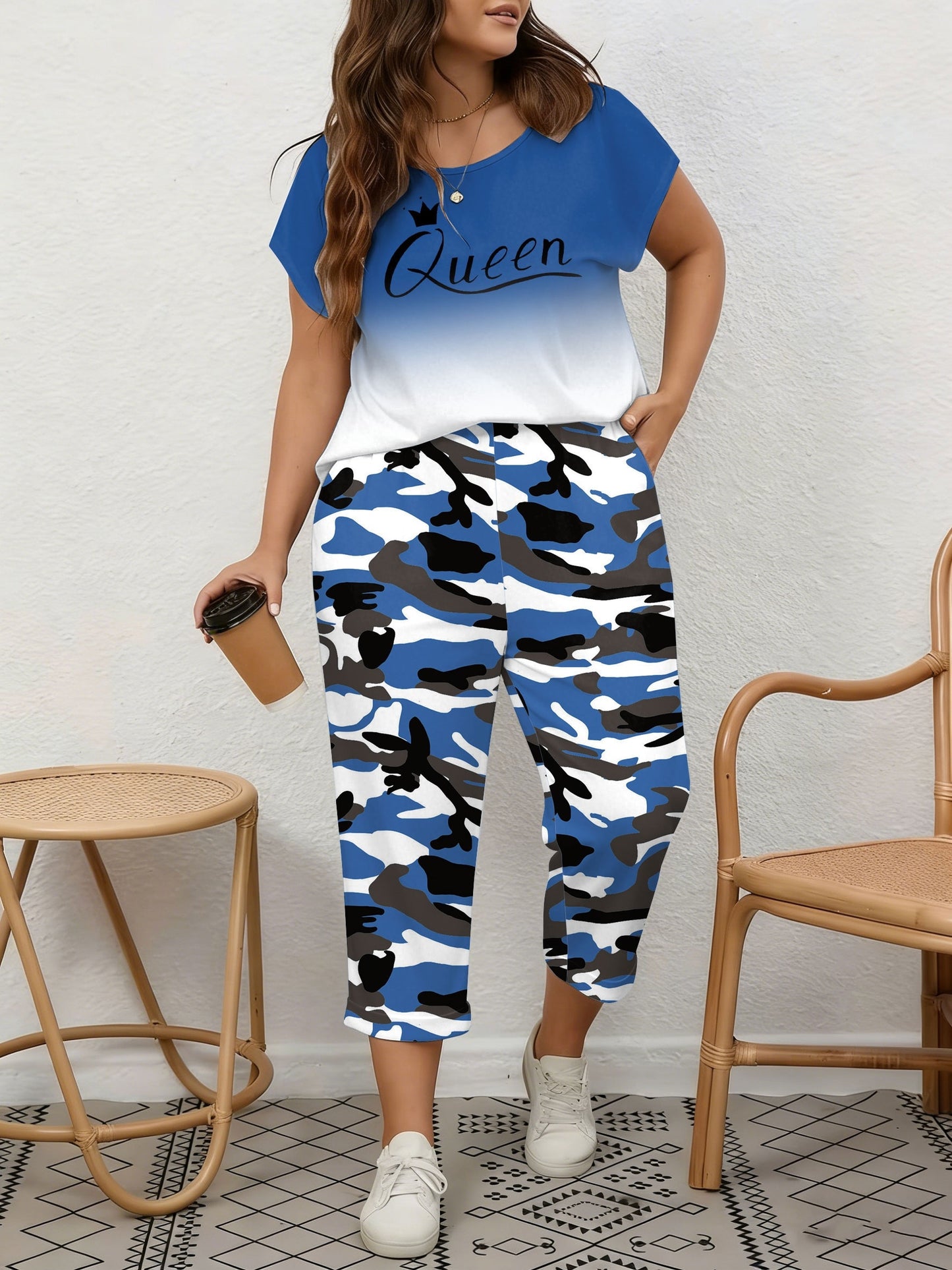 Plus Size, Spring/Summer Plus Size Women's 2pcs Set, Gradient Print And Queen Print, Round Neck Top with Capri Pants, Suitable for Home, Leis And Outings