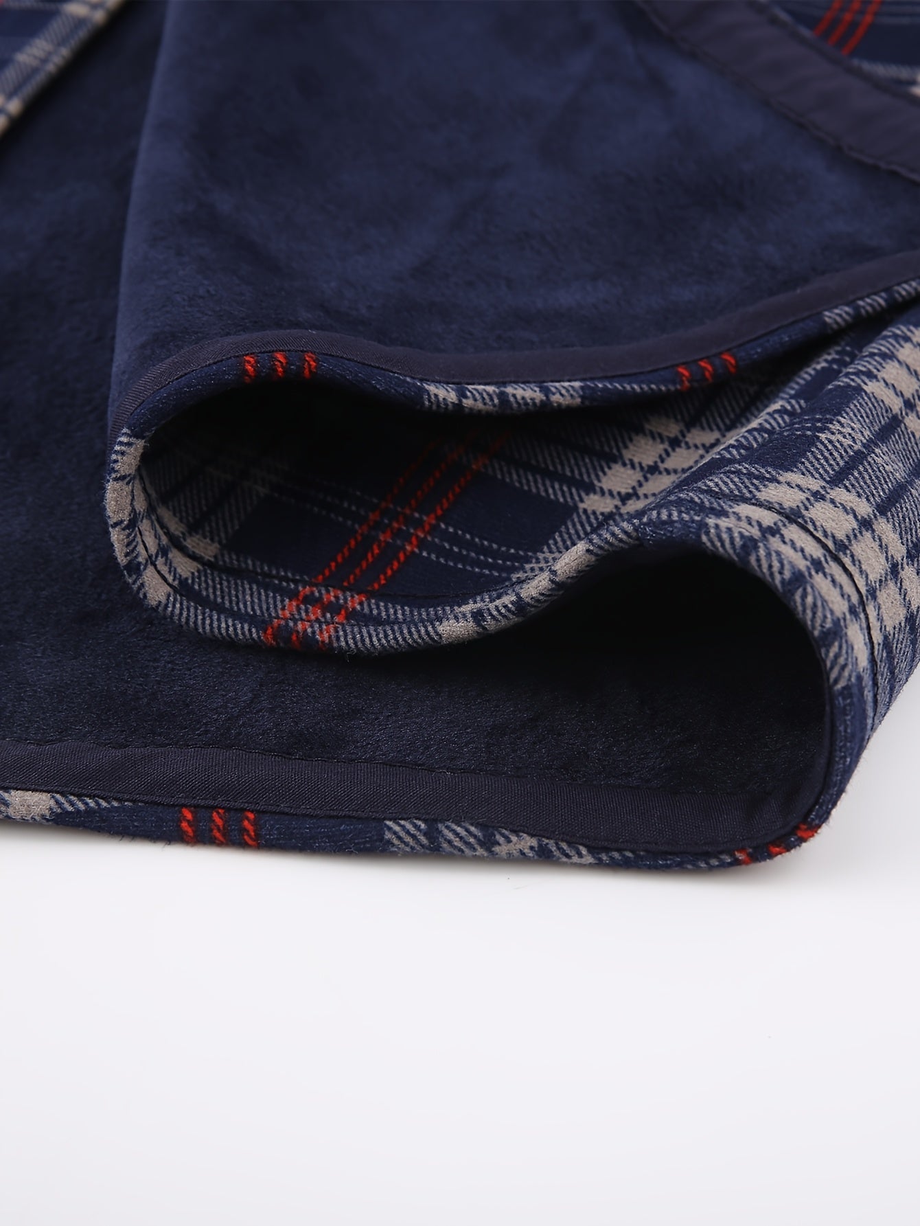 Men's Winter Flannel Plaid Shirt - Thick Warm Fleece-Lined Long Sleeve with Dual Chest Pockets, Casual Button-Up Collar for Cold Weather, Wrinkle-Resistant Soft Plaid Pattern in Navy/Red, Winter Clothes for Men, Mens Winter Clothes