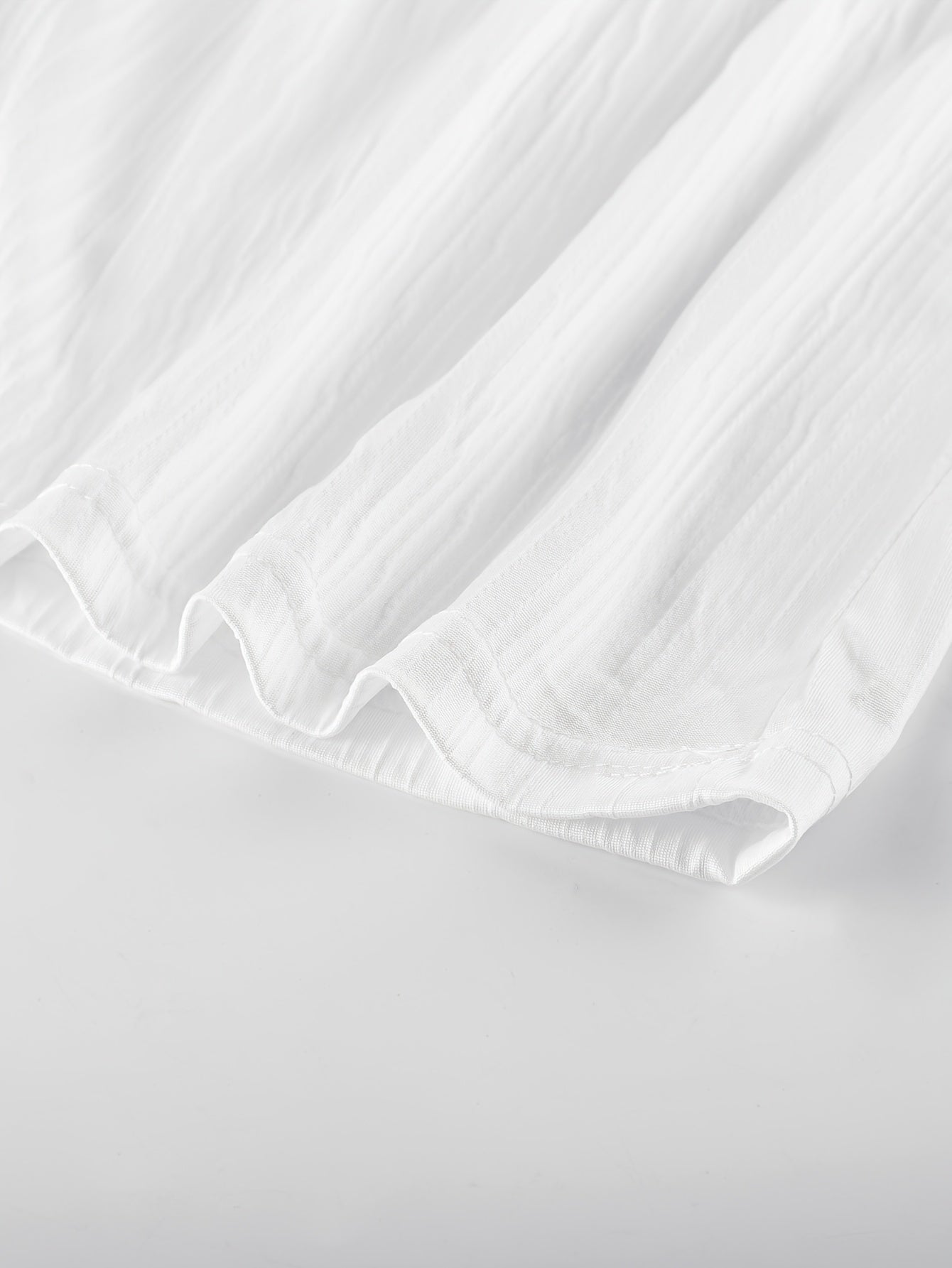 A Single French Court V-Neck Lace-Trimmed Princess Nightgown - a Solid White, Long-Sleeved, Flowing Garment That Is Cozy Enough for Home Wear, Suitable for All Seasons, This Luxurious Adult Nightgown Features Elegant Long Sleeves And Lace