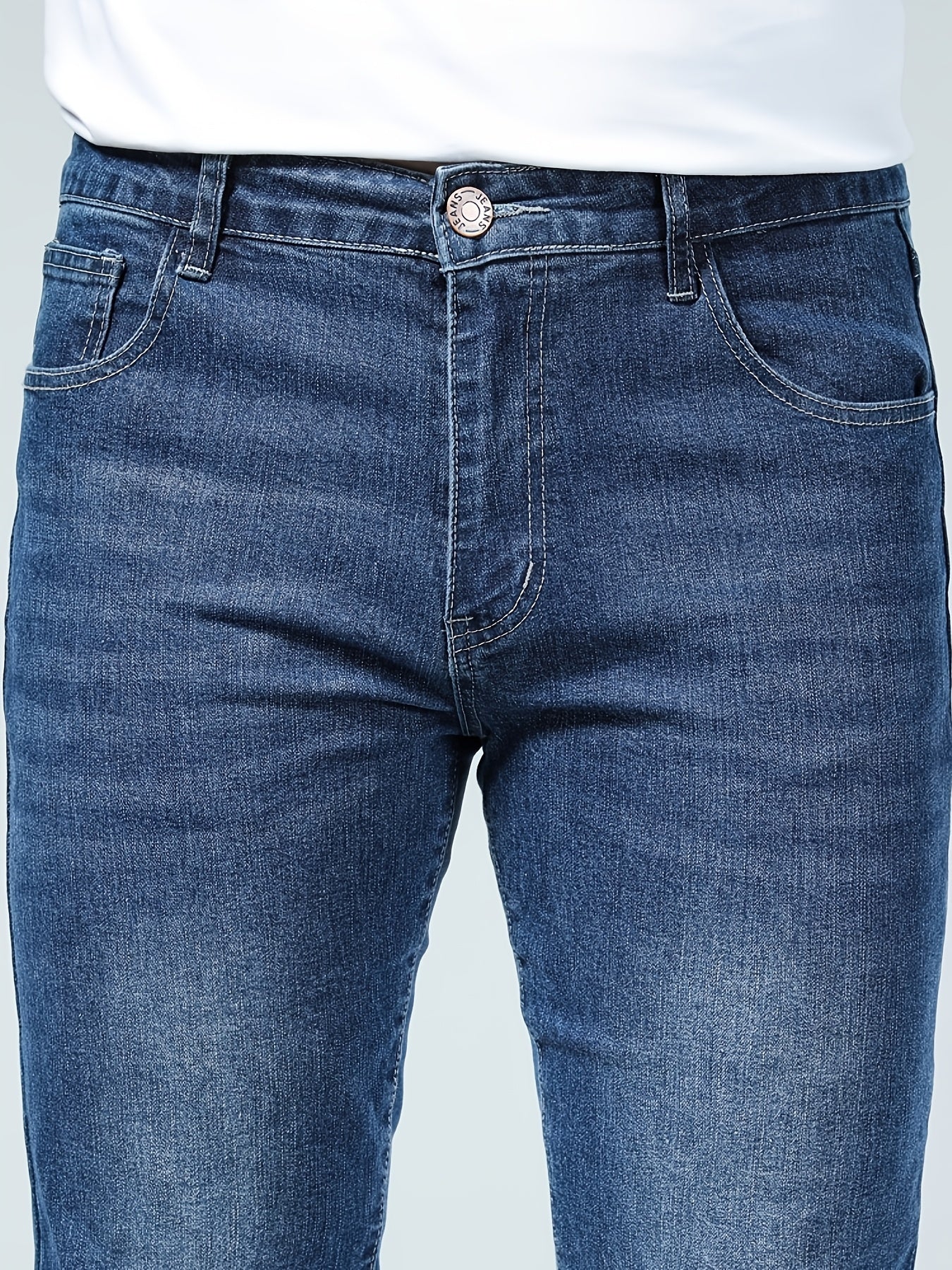 Premium Casual Men's Jeans with a Slim Fit, Suitable for Light Business Wear, Featuring Stretchy Fabric And a Stylish Blue Wash.