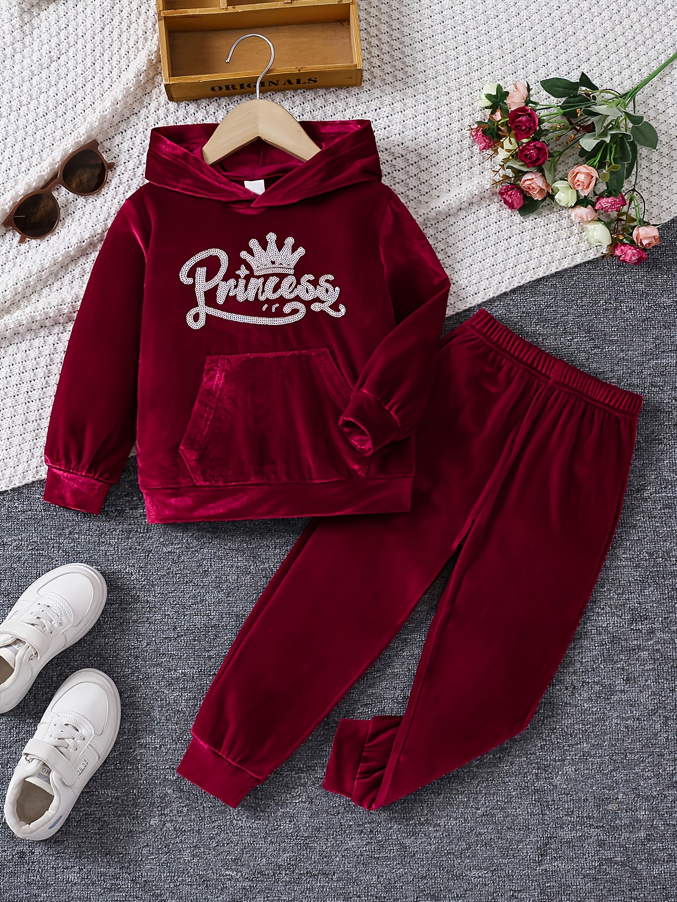 Randomly Distribute 2 Sets of 6 Colors, Including Girls' Autumn And Winter Long Sleeved Hooded Embroidered Hoodie And Solid Color Long Pants Set, Suitable for Outdoor Activities in Autumn/Winter, Including Solely The Top And Pants