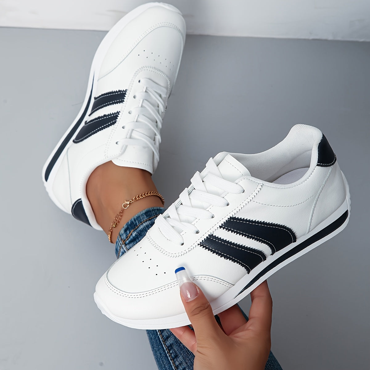 Sneakers, Women's New Casual Sports Shoes with Thick Sole And Round Toe Straps, Fashionable And Comfortable to Wear, Versatile And Oversized Women's Shoes