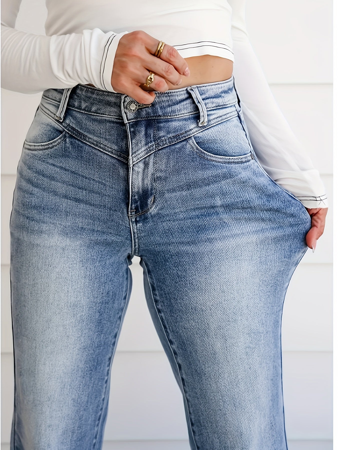 Women's Fashion Casual Denim Jeans - Versatile Style for Everyday Wear - Perfect for Women of All Ages