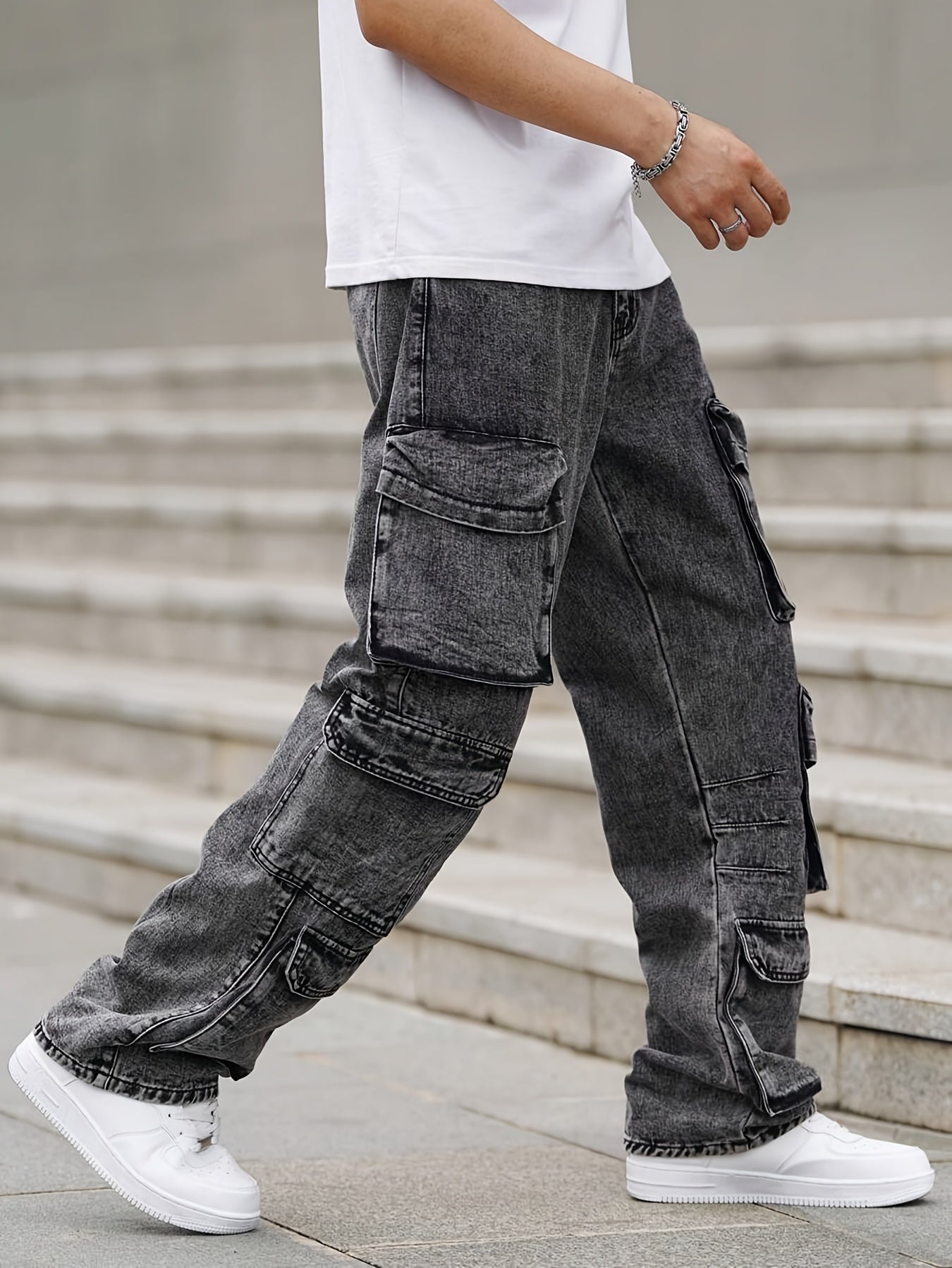 Men'S Cargo Pants Featuring Various Pockets - Made from a, Suitable for Casual Wear Throughout The Year
