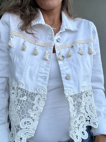 25AW+ Women'S Stylish Short Denim Jacket with Lace Details, Showcasing Patchwork Lace Design And Tassel Accents, Casual White Denim Top, Ideal for Spring And Fall