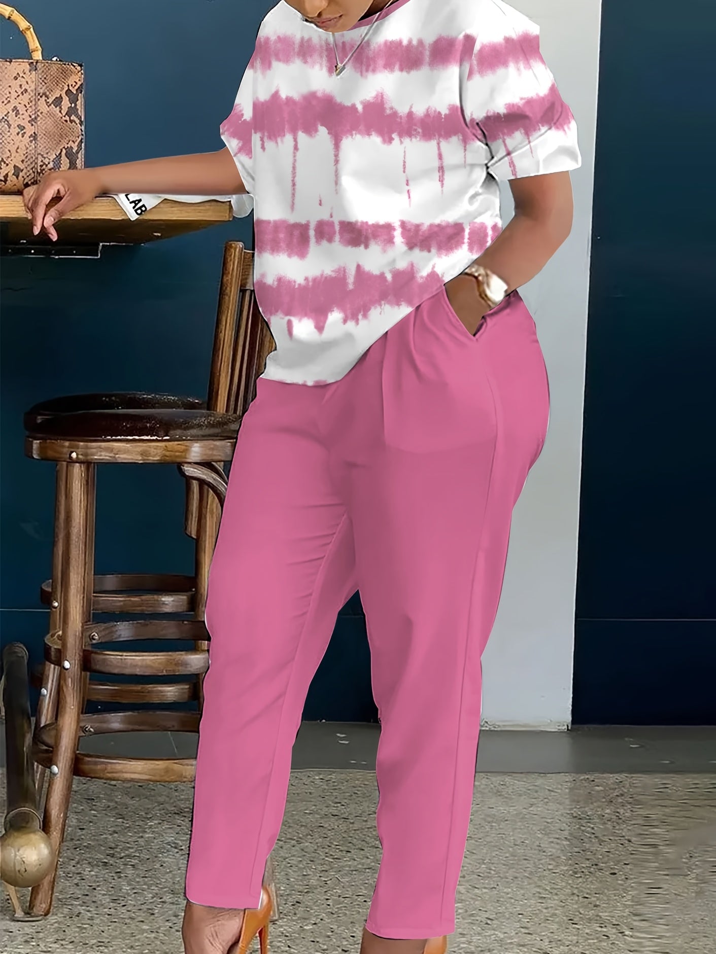 Plus Size, Ladies Plus Size Daily Fashion And Leisure Suit, Horizontal Wavy Striped Printed T-shirt with Short Sleeves And Pocket Trousers, Ladies Elegant Suit.