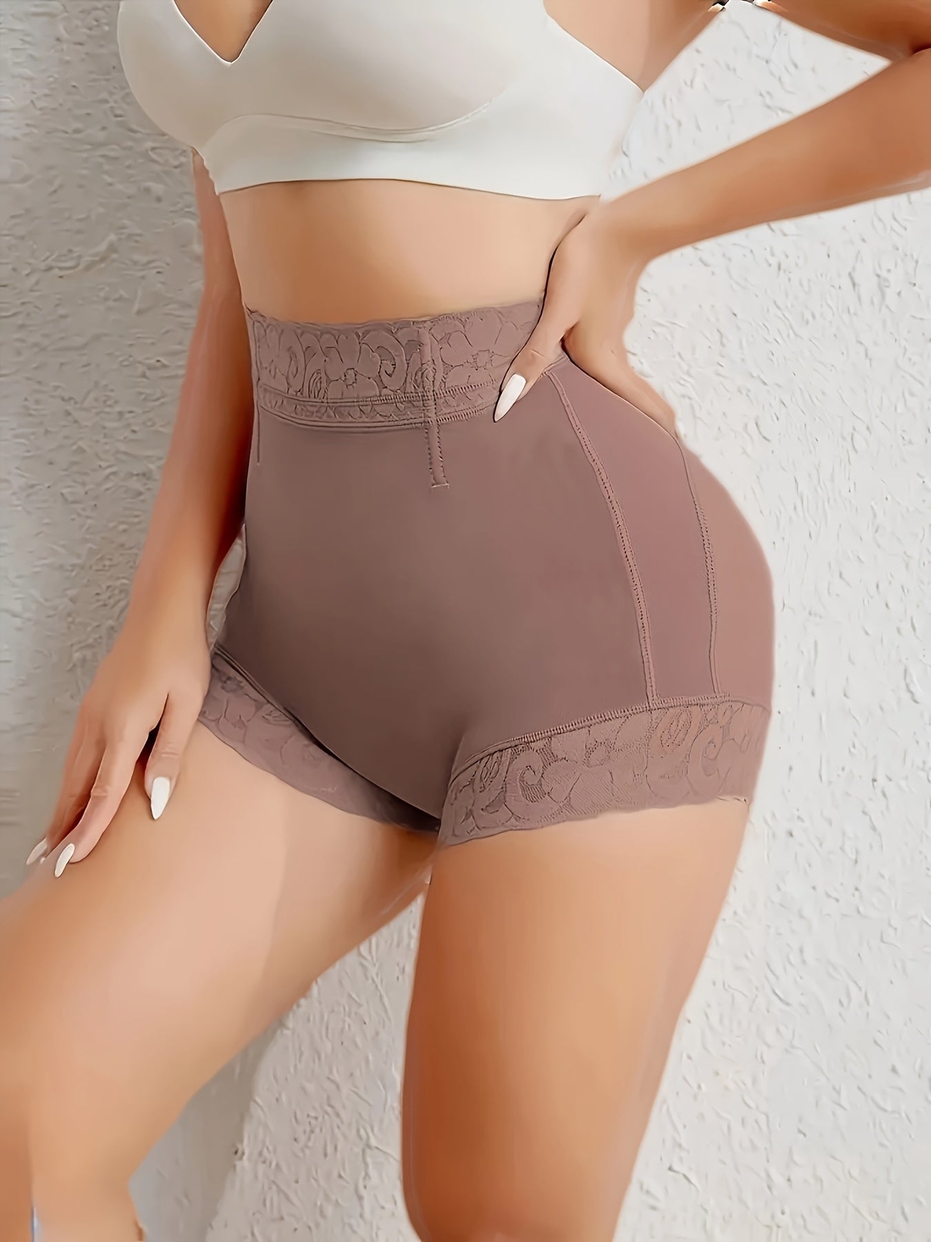 Shapewear Designed to Lift And Shape The Buttocks, Featuring Lace And Non-Slip Gel for a Flattering Silhouette.