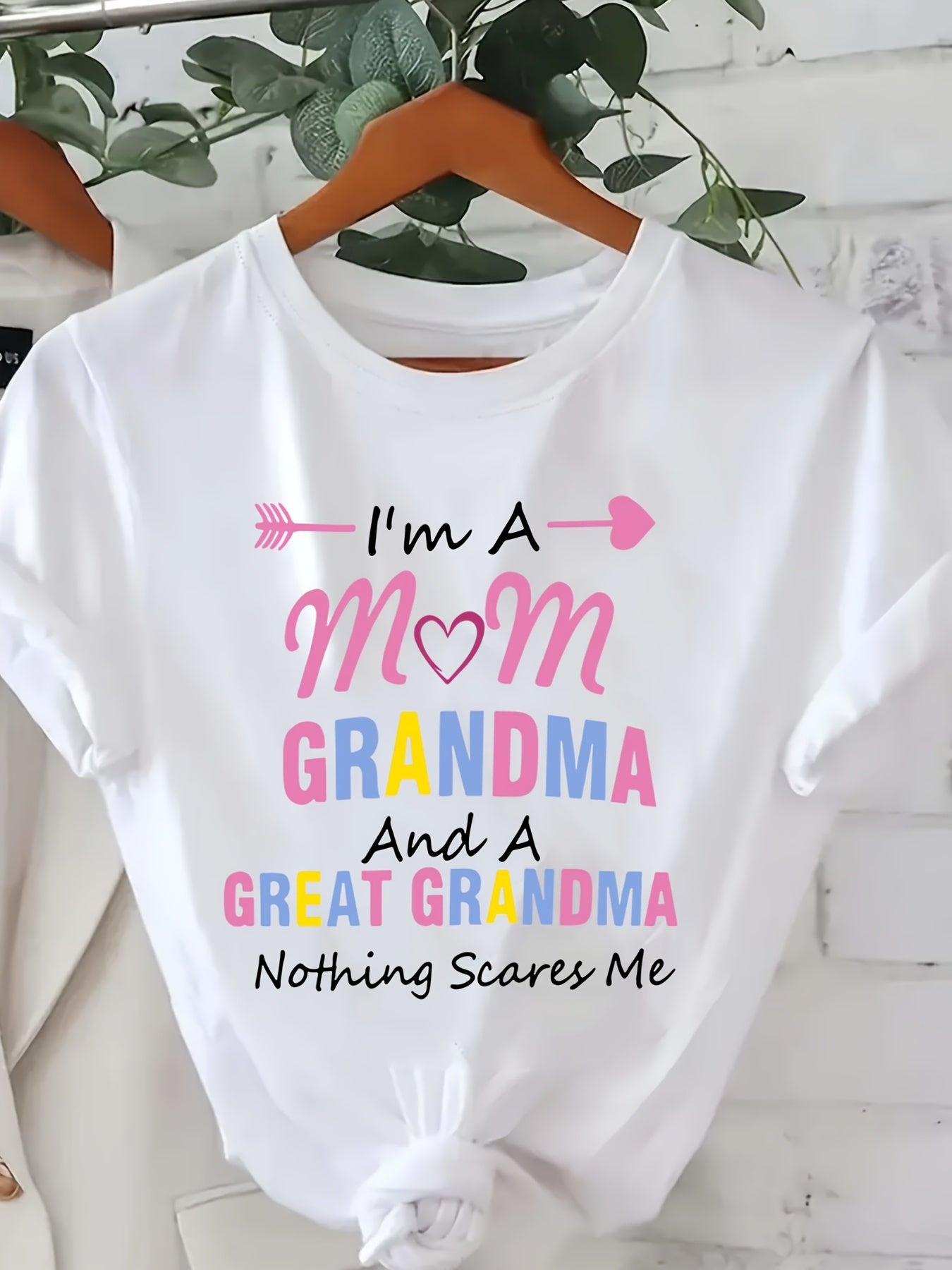 Women's Casual Crew Neck T-shirt, Fabric, Slightly Stretchy, Short-sleeved Graphic Print Top, Suitable for All Seasons, Featuring the Design "I Am a Mother, Grandmother, and Great-grandmother".
