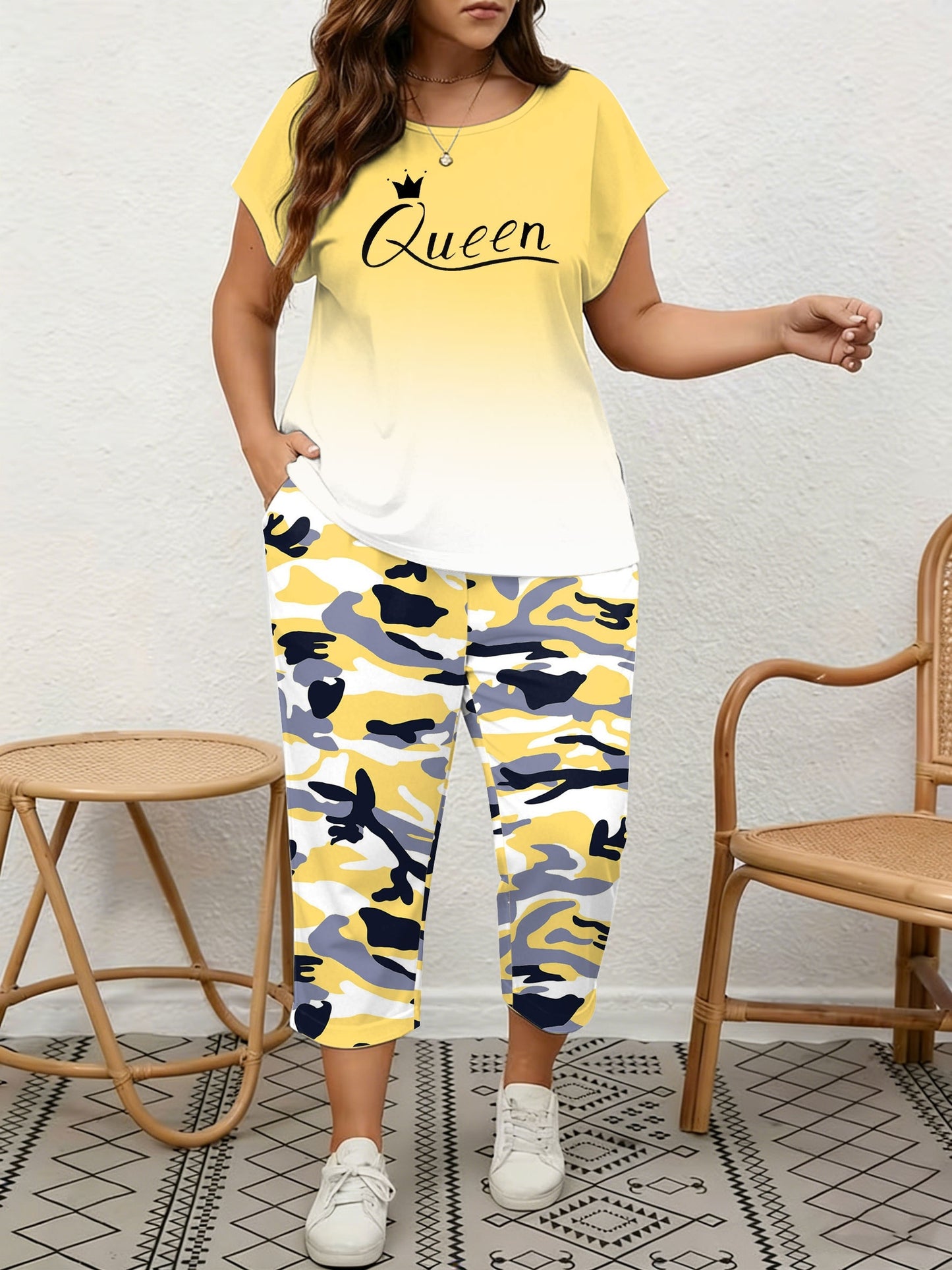 Plus Size, Spring/Summer Plus Size Women's 2pcs Set, Gradient Print And Queen Print, Round Neck Top with Capri Pants, Suitable for Home, Leis And Outings