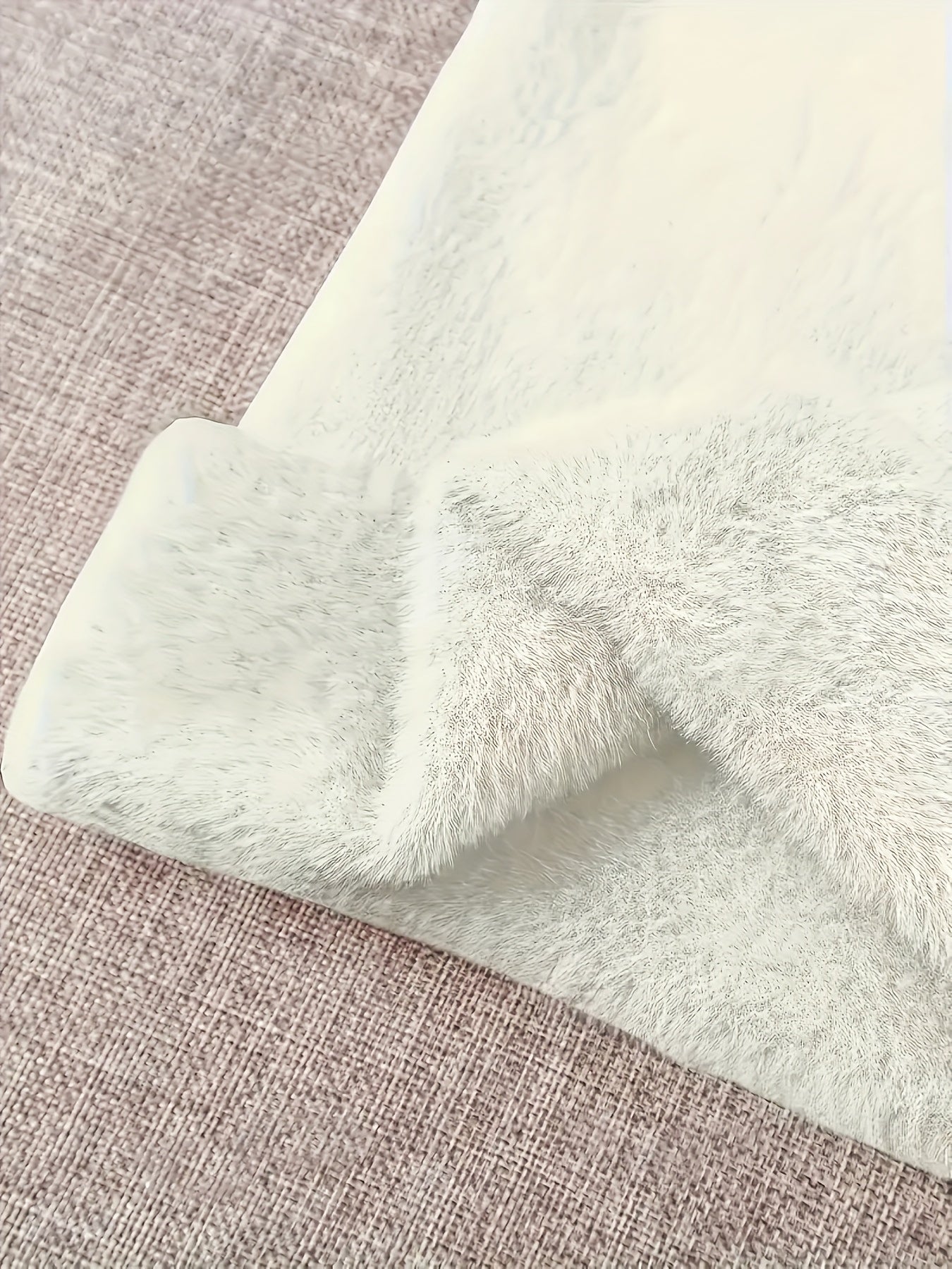 White High-neck -lined Pullover - Thick Lining for Soft Warmth in Winter, Classic Design for Effortless Style, Suitable for Layering or Wearing Alone, Ideal for Cold Weather and Office Wear.