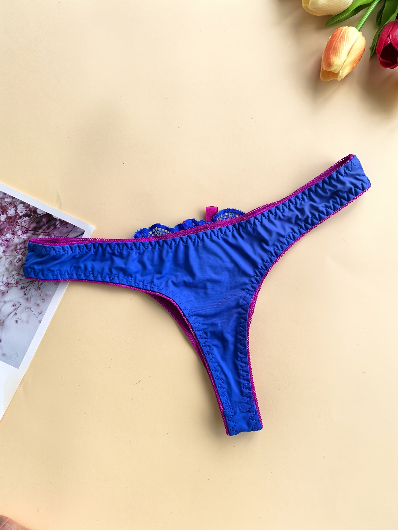 High-Quality French Lace Sexy Women'S Bra And Thong Panty Set with Exquisite Deep V Neckline