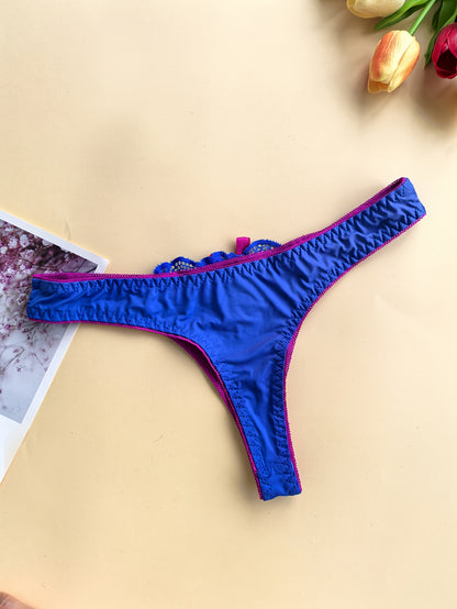 High-Quality French Lace Sexy Women'S Bra And Thong Panty Set with Exquisite Deep V Neckline