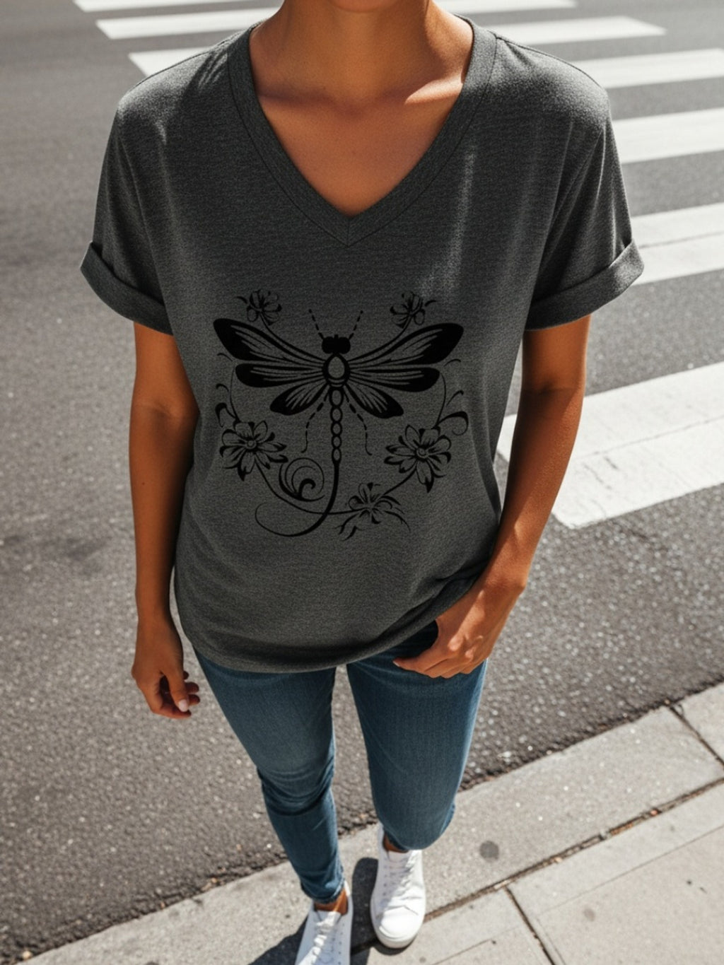 "Dragonfly" Print Pattern T-shirt, Short-sleeved V-neck Casual Top, Suitable for Summer and Spring, Women's Wear, a Great Gift for Friends and Family on Holidays