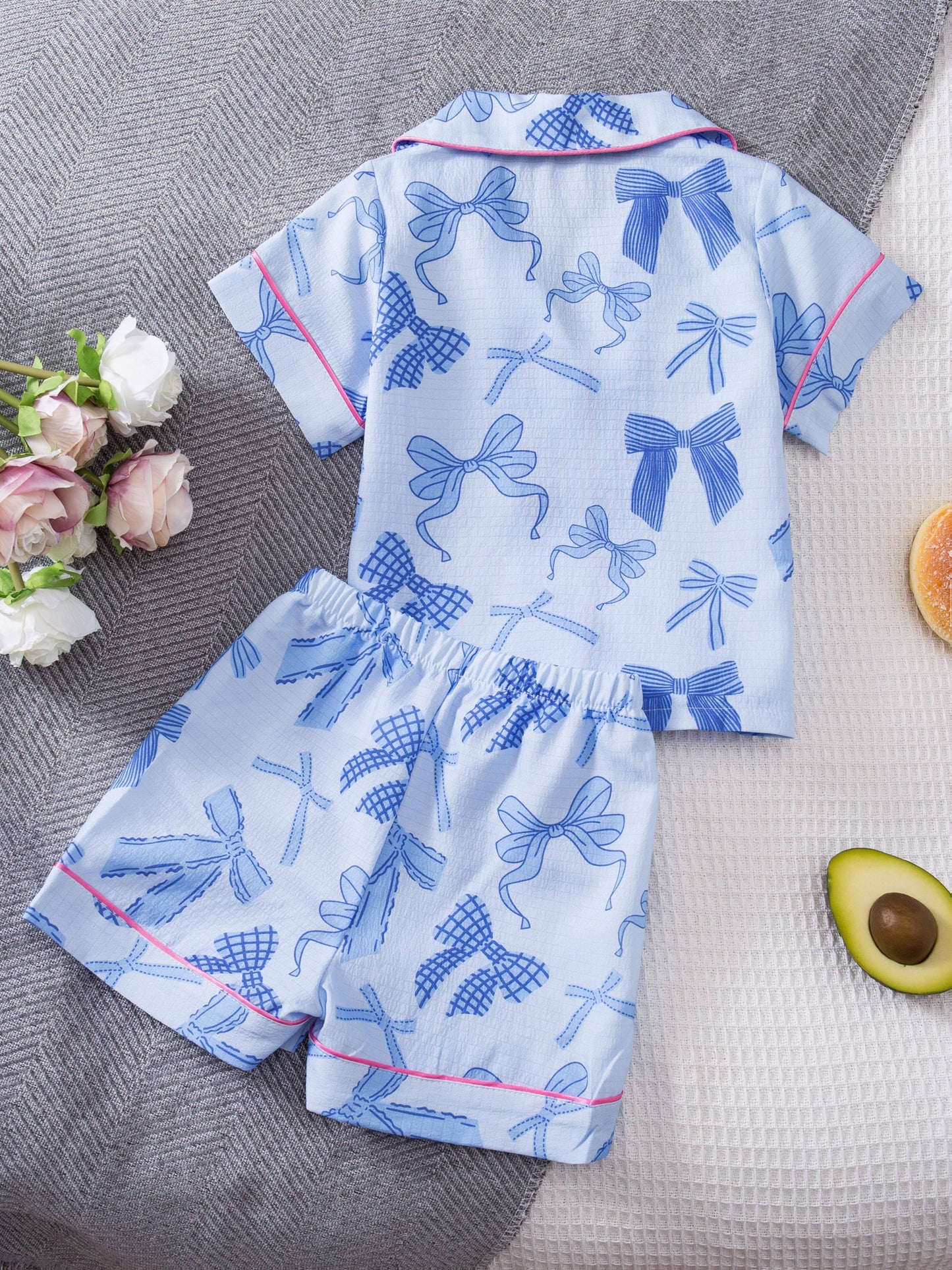 Random 1 Set Delivery! Girls' Collared Short-Sleeve And Shorts Pajama Set, Bows, Red Flowers, Pink Bows, Floral Prints. Elastic-Waist Loungewear, Bubble-Wrinkle Flame-Retardant Fabric, Comfortable And Skin-Friendly