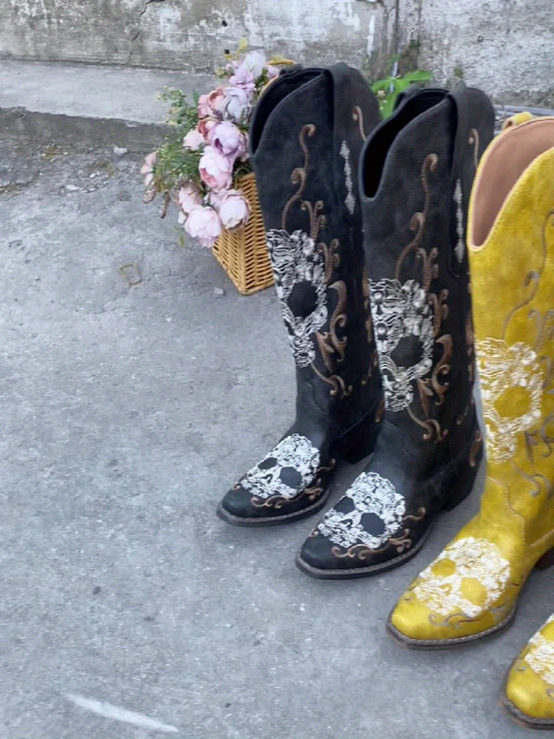 Women'S Retro Embroidered Skull Western Cowboy Boots - Slip-On Chunky Mid-Heel Square Toe, Faux Cover & TPR Outsole, All-Season Comfort for Halloween, Casual & Themed Events, Cowboy Accessories, Themed Event Footwear, Durable Footwear Construction