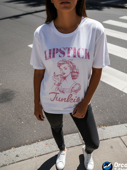 Women's Retro Punk Graphic T-Shirt - LIPSTICK Junkie Vintage Design, 100% Cotton Loose Fit Short Sleeve Round Neck Casual Top for Spring/Summer, Vintage T Shirts, Summer Fashion, Bold Geometric Print, Breathable Fabric