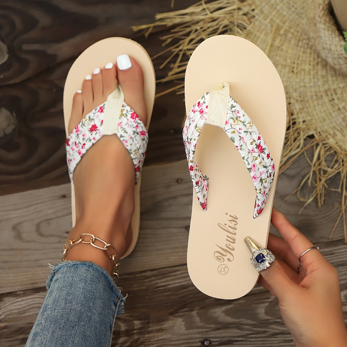 Comfortable Man-made Flip-flops In Summer, Women's Flower-patterned Man-made Flip-flops, Fashionable Thick-bottomed Leisure Slide, Slide-on Design, Low Heel, Summer, All-season Comfortable Sandals, Women Shoes