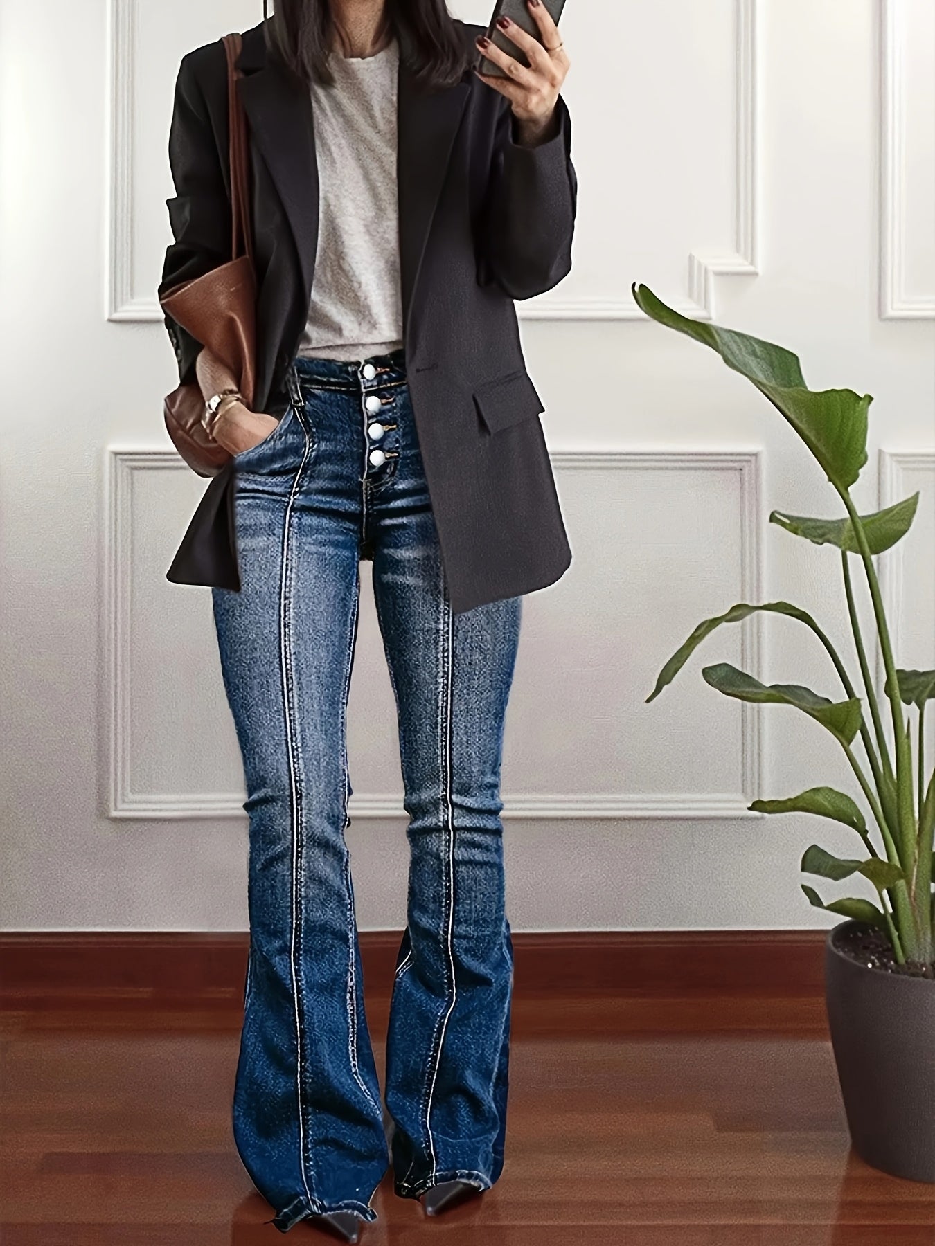 Women'S Slim-Fit Stretch Denim Flare Jeans - Vintage Style Bell Bottoms with Button Closure, Comfortable Mid-Rise Design, Classic Blue Washed Look, Casual & Fashionable for Casual Attire