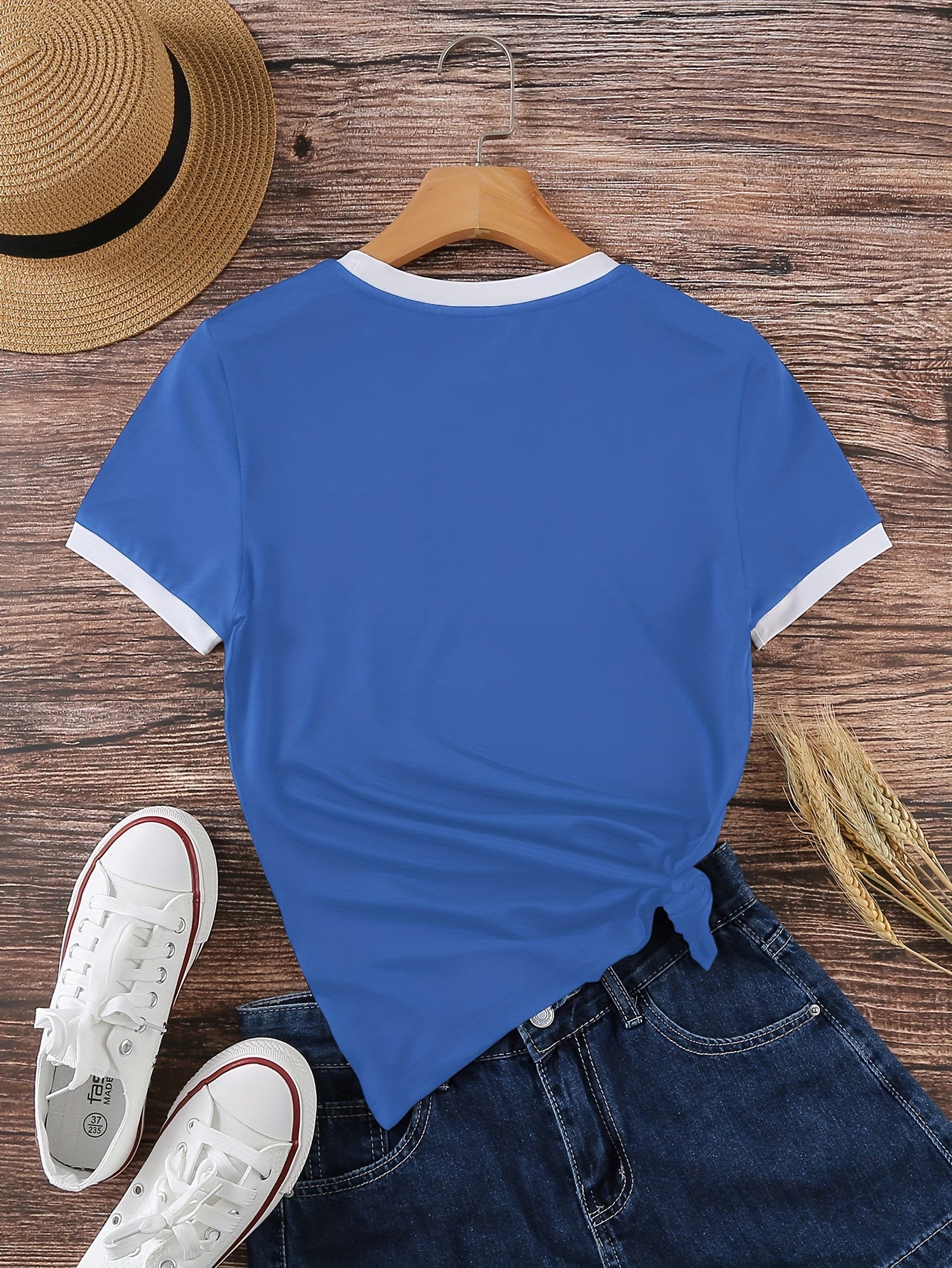 Short-Sleeved T-Shirt with Contrast Trim, a Casual Crew Neck Top Suitable for Spring And Summer, Designed for Women