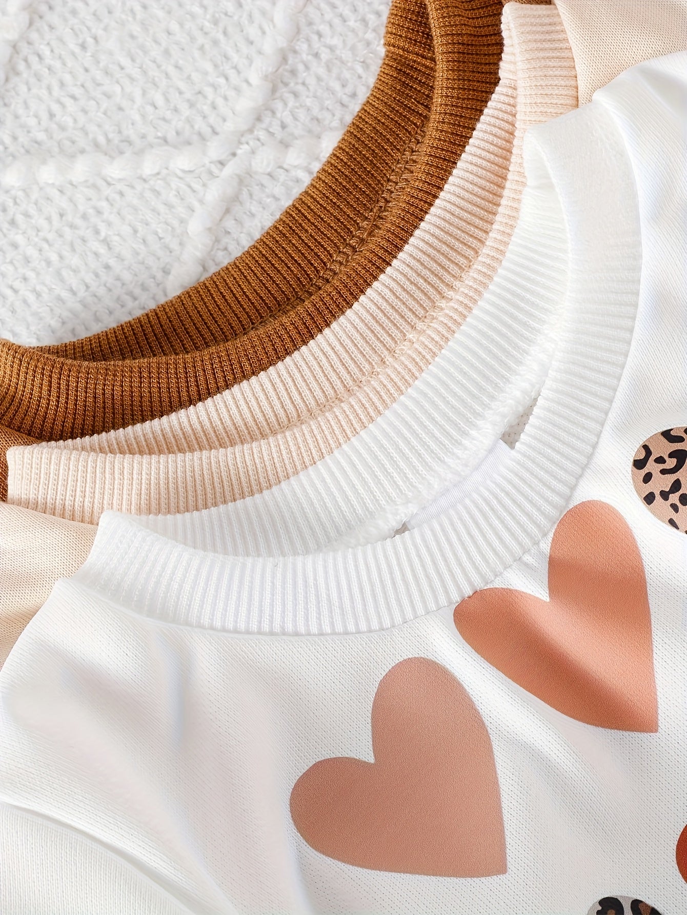 A Six-Piece Set of American-Style Modified Heart-Shaped Leopard Print Round-Neck Hoodie And Sporty Casual Trousers for Girls in Autumn And Winter Is Specially Developed, for Outdoor