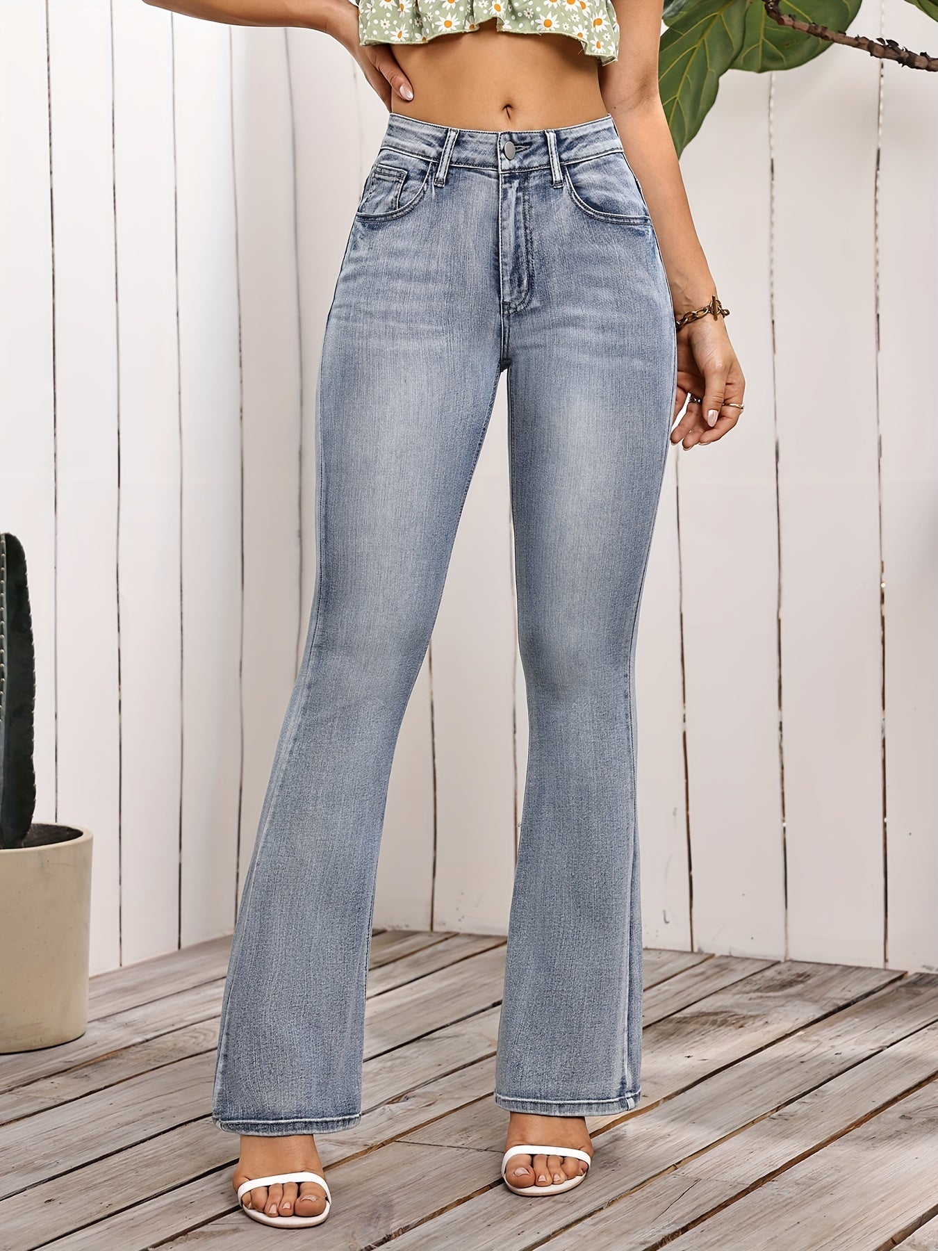 Women's High-Waist Stretch Denim Flare Jeans with Star Embroidery Pockets - Vintage Light Wash Bell Bottoms, Casual Comfort Fit, Machine Washable