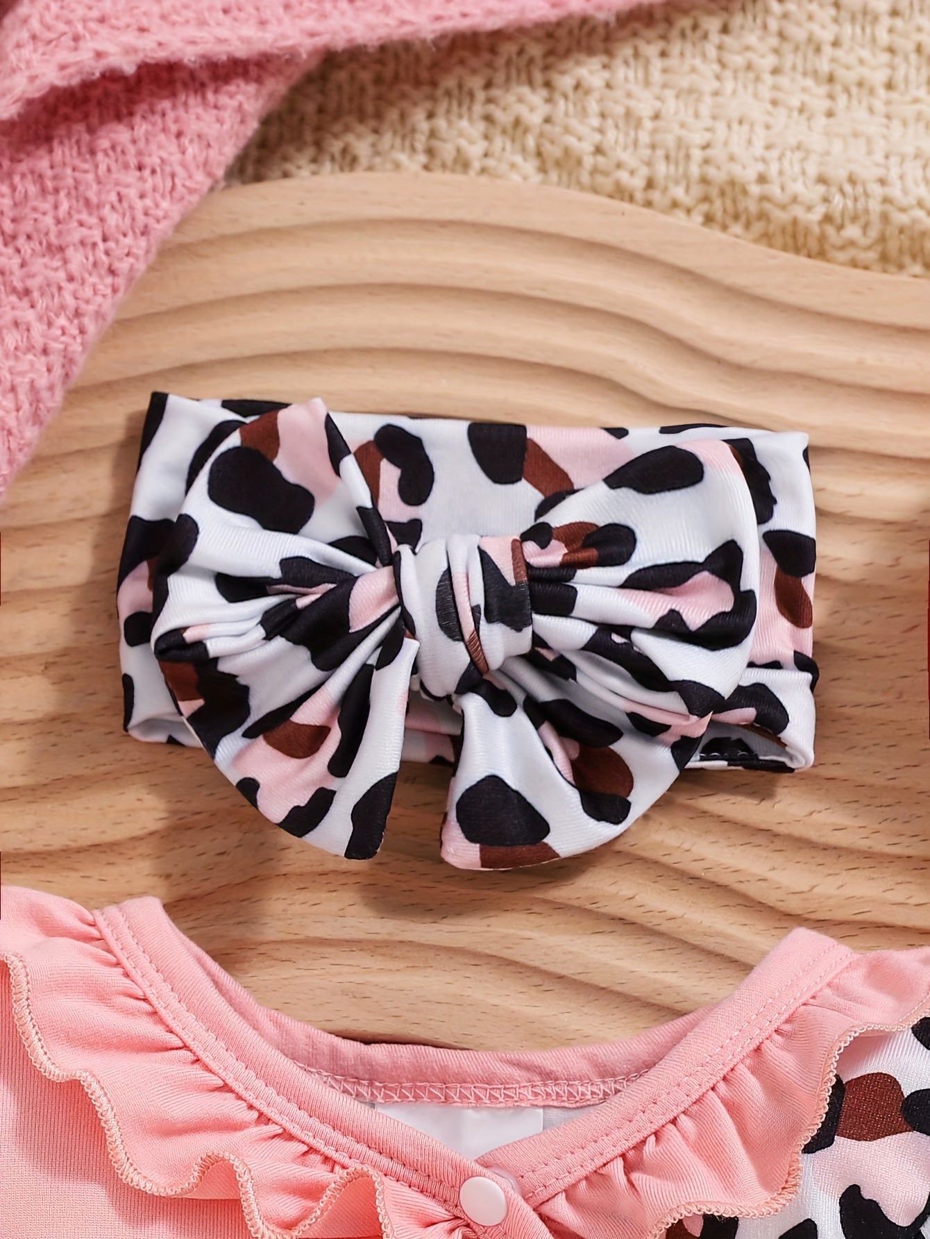 Pink Leopard Print "The Princess Has Arrived" Onesie with Matching Hat for Youngsters - Cozy Knitted Fabric, Casual Style, Regular Fit, Perfect for Fall/Winter, for Outdoor, Perfect for Outdoor