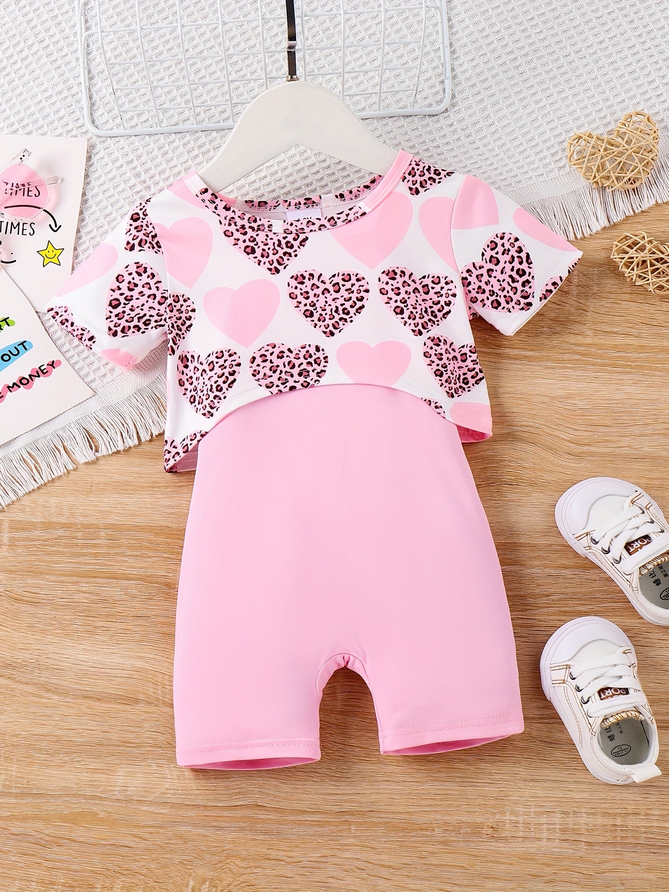 1set Baby Girl Valentine'S Day Heart Print Short Sleeve Top and Pink Romper Set, Casual Summer Outfit, Knitted Polyester Fabric, Stretchy Regular Fit Shortsuit, for Outdoor
