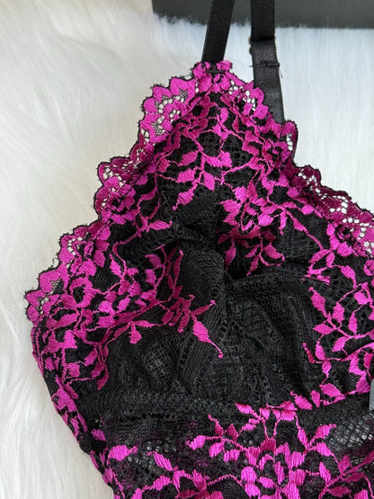 Contrast Color Lace Splicing V-neck Camisole and Double-sided Bow Splicing Casual Shorts | Skin-friendly, Comfortable, Stretchy Fabric, Sexy Style, Suitable for All Seasons