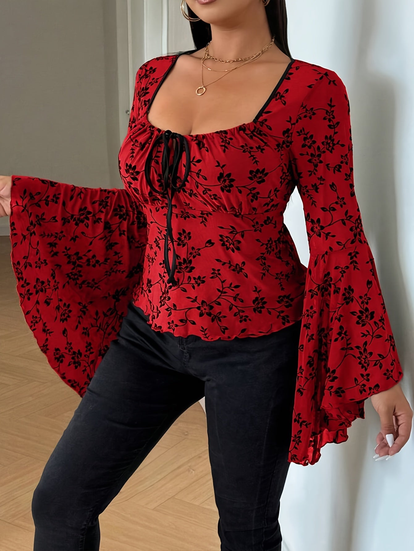 [Stylish Red Top] Plus Size, Stylish Red Top with Black Floral Pattern: Elastic Bodice, Elegant Look