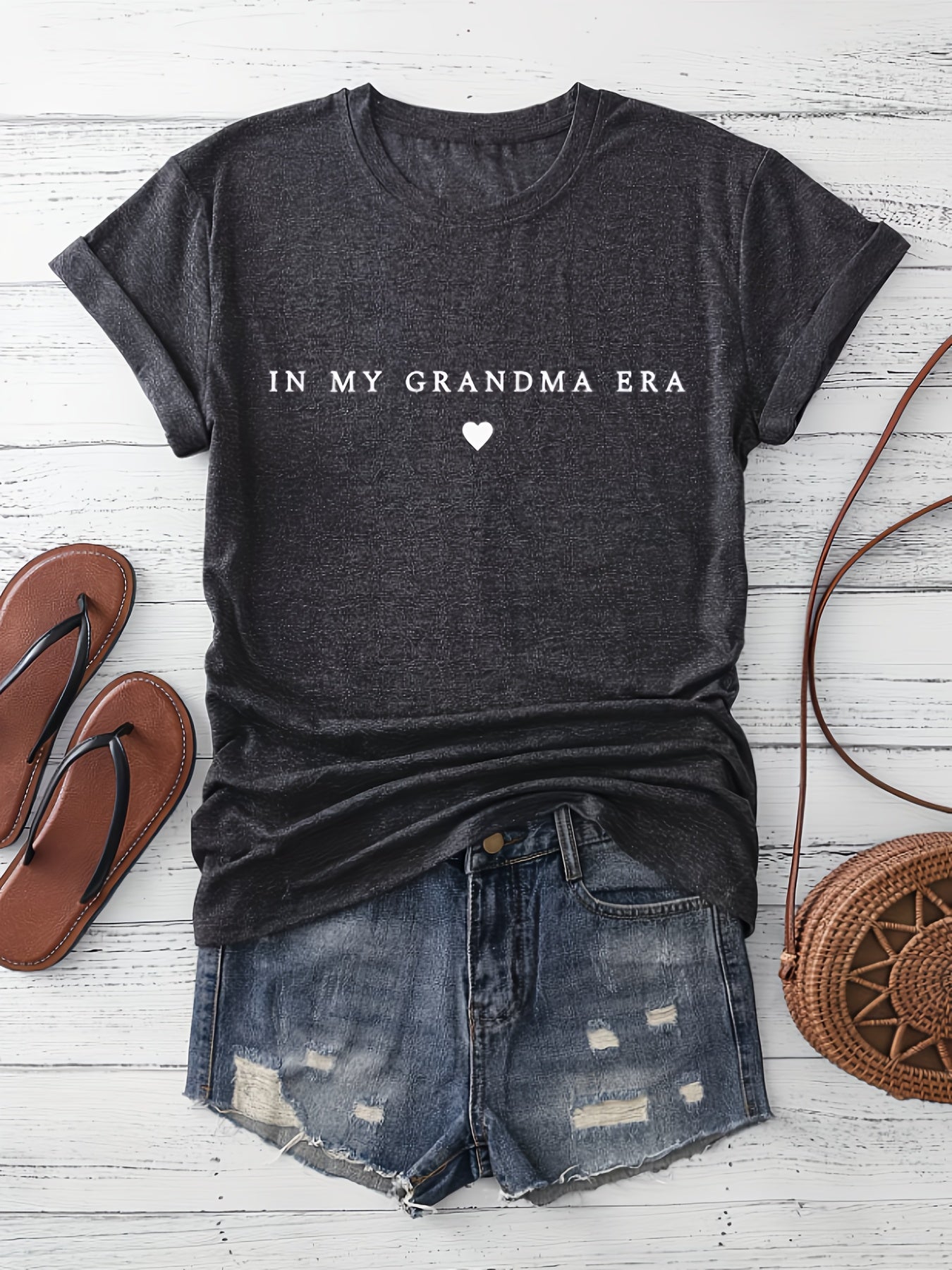 In My Grandma Era Heart Creative Digital Print Women's Casual T-shirt, Round Neck Short Sleeve T-shirt, Machine Washable, Simple and Versatile Breathable Spring and Summer Casual Style (vacation and Travel Theme)