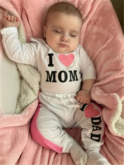 KuKitty Newborn Baby Girl Clothes Infant Girls 2pcs Outfit Set I Love Dad/Mom Print Bodysuit Tops And Pants, Perfect for Outdoor