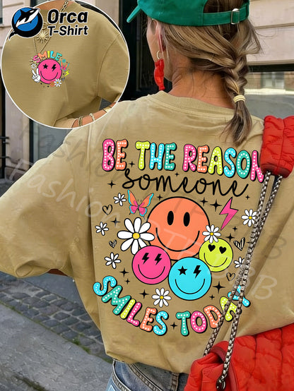 A Casual Women'S T-Shirt Made of 100% Featuring a Retro Print of Smiling Face Daisies That Radiate Positive Energy. This Y2K Style Has Short Sleeves And a Loose Round Neck