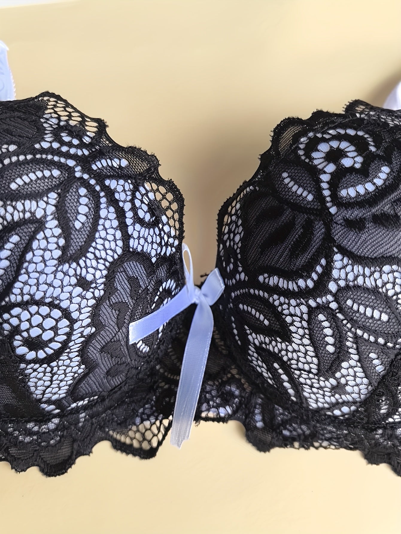 High-Quality French Lace Sexy Women'S Bra And Thong Panty Set with Exquisite Deep V Neckline