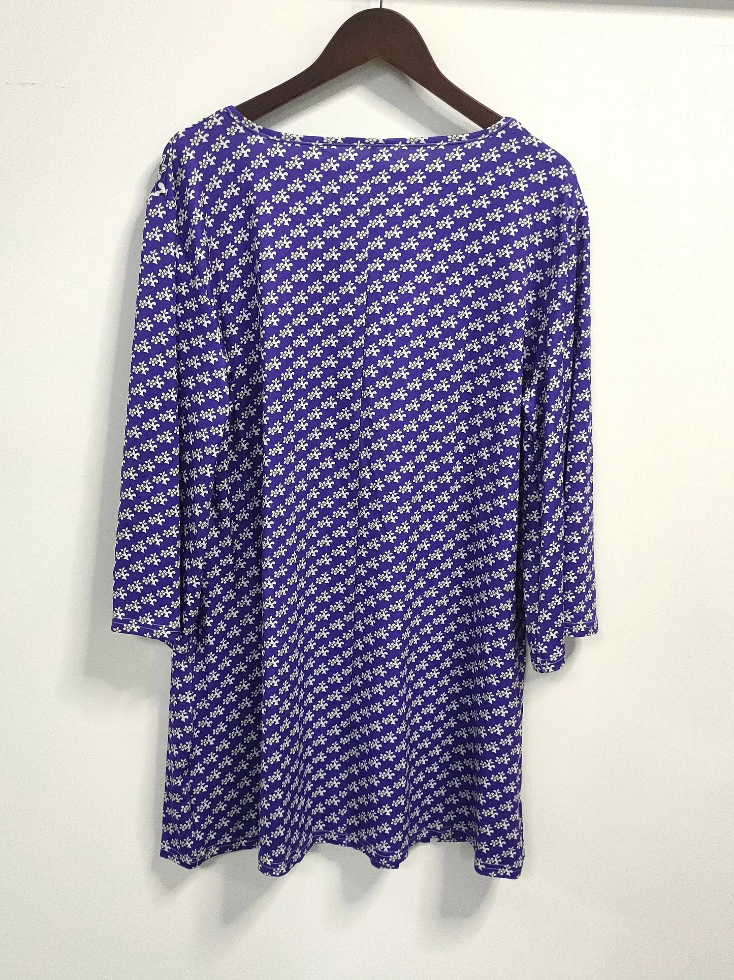 Plus Size - Plus Size - Ladies' 3/4 Sleeve Patterned Blouse - Stylish V-Neck Design, Opaque Material, Washable in Machine, Ideal for Everyday Use