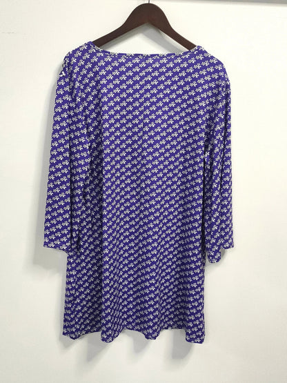 Plus Size - Plus Size - Ladies' 3/4 Sleeve Patterned Blouse - Stylish V-Neck Design, Opaque Material, Washable in Machine, Ideal for Everyday Use