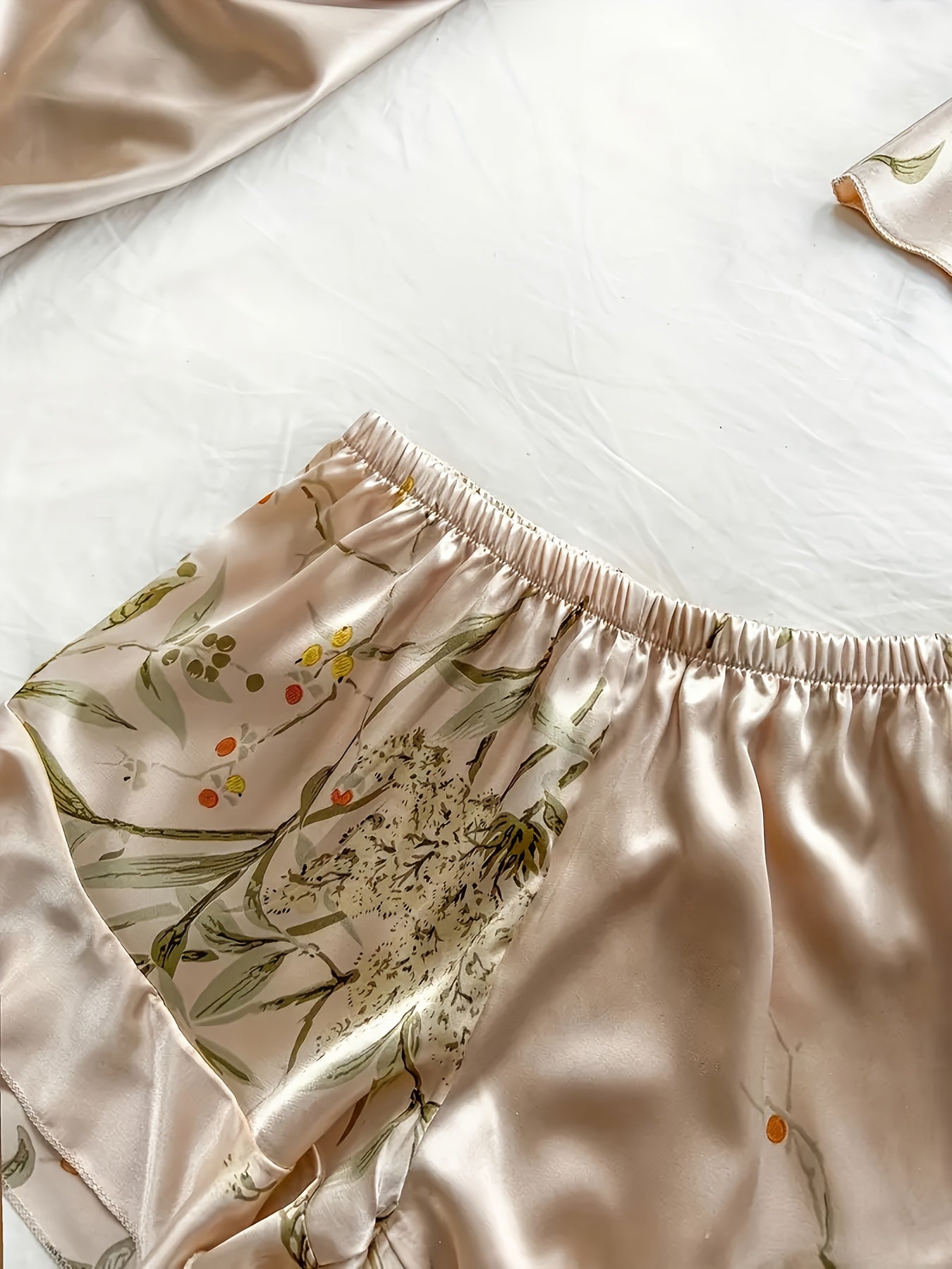 V-Neck Camisole Sleepwear, Stylish Printed Camisole Gowns, Cozy And Relaxed Women'S Sleepwear, Nightgowns, And Nightdress Collections. Long-Sleeve Robe, High-Neck Camisole Skirt, Backless V-Neck Top, And Pleated Shorts Are Casual And Adaptable