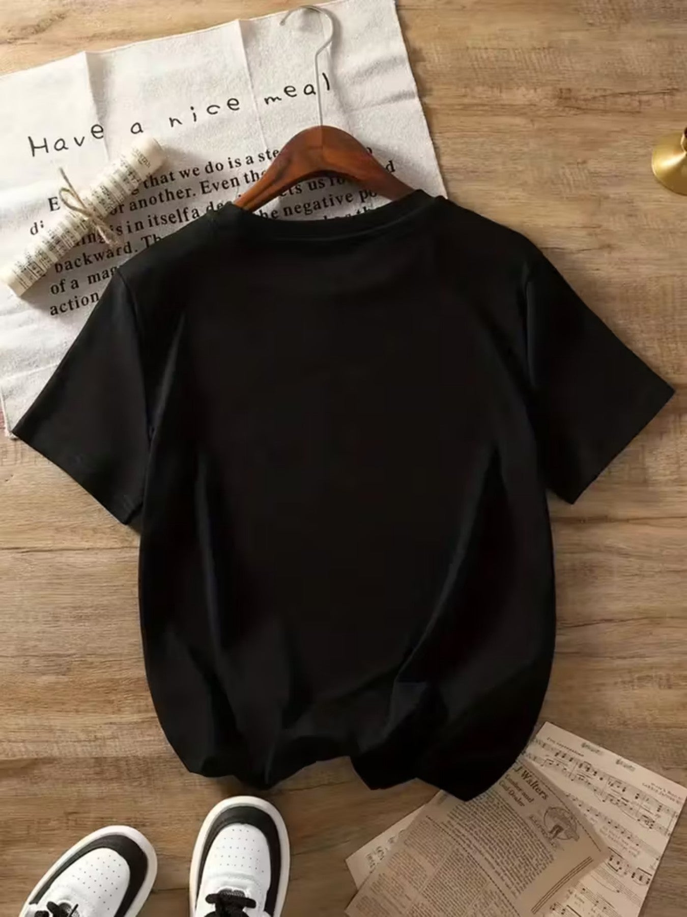 Local Delivery - Autumn Comfort Unisex T-Shirt, Smile Daisy Embroidery Print Short Sleeve T-Shirt, Thanksgiving and Christmas Gift, Holiday Celebration Apparel, Machine Washable, Women's Short Sleeve, Men's Short Sleeve, Fun and Comfortable Style