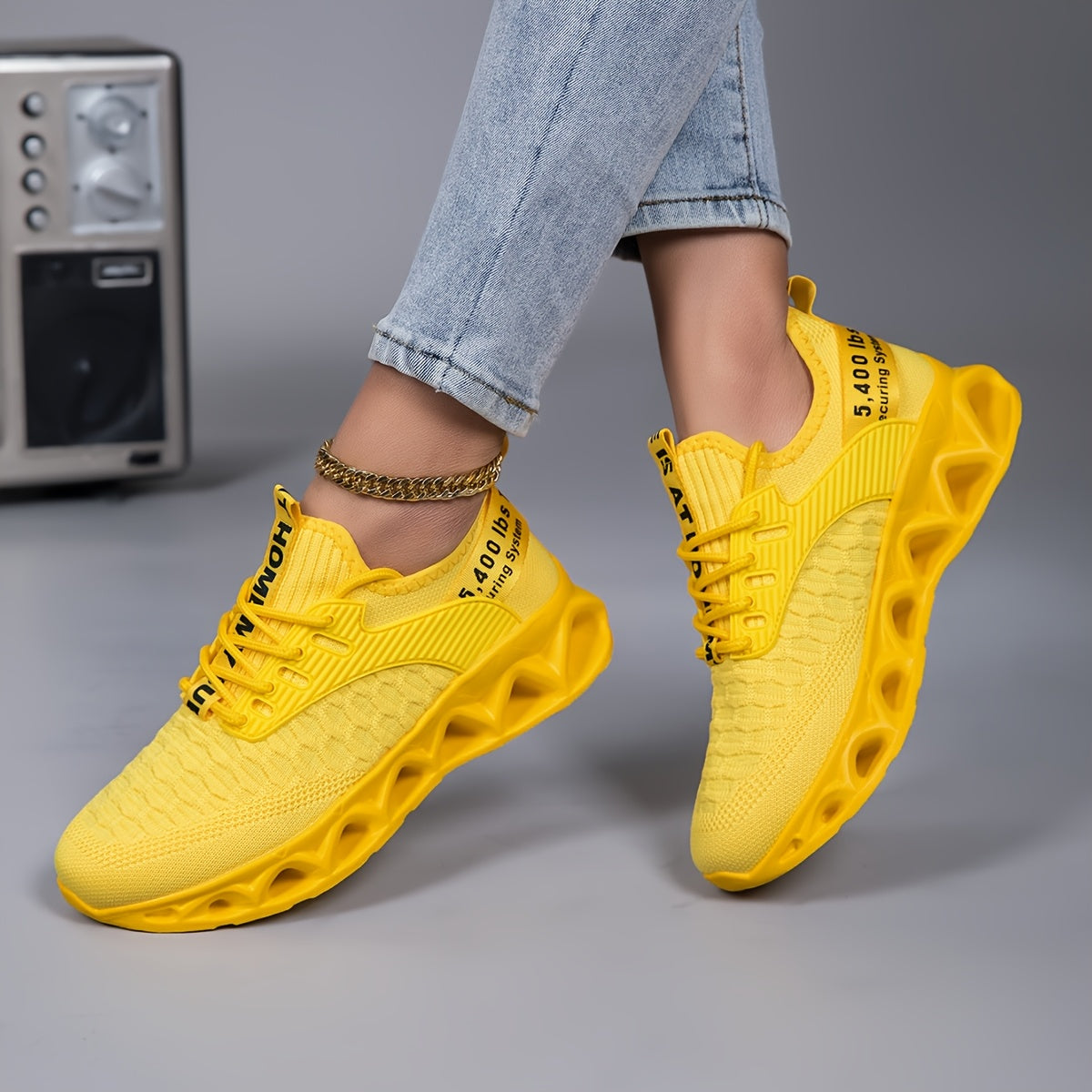 Women's Shoes 2025 New Fashionable Couple Breathable Blade Sole Running Shoes Light Yellow Fashionable Versatile Casual Sports Shoes