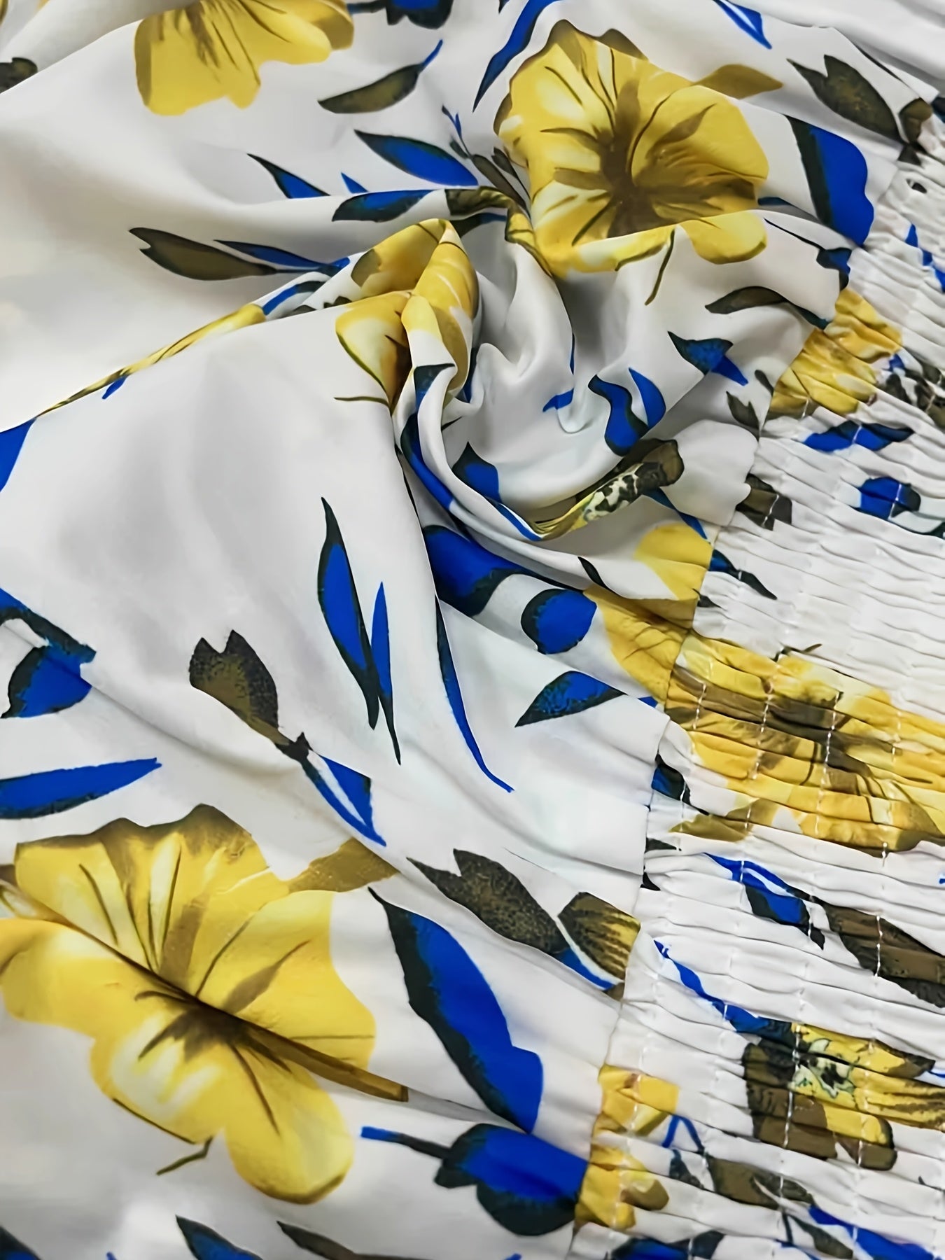 Attractive Honey-Themed Fashion, Charming Floral Mini Dress for Women, Featuring a Round Neckline And No Cuffs, Perfect for Summer Outings, Beach Days, Garden Dates, Anniversary Surprises, And As a Delightful Gift