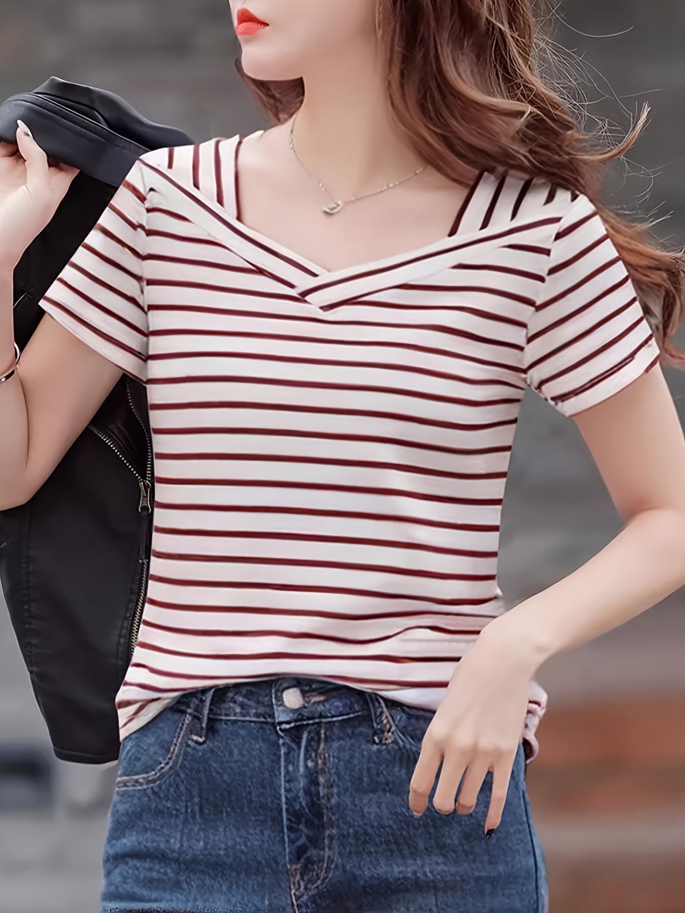 Women's Casual Fashion Striped T-Shirt with Short Sleeves - Elegant V-Neck, Spring/Summer Style, Sleeveless Top|Striped Top|Casual Style