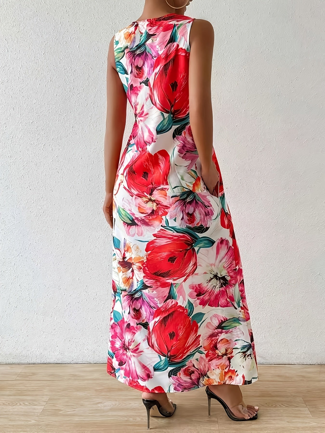Casual And Fashionable Floral Print Round Neck Dress, Casual Sleeveless Dress with Pockets, Suitable for Casual Vacation Spring And Summer Women's Clothing