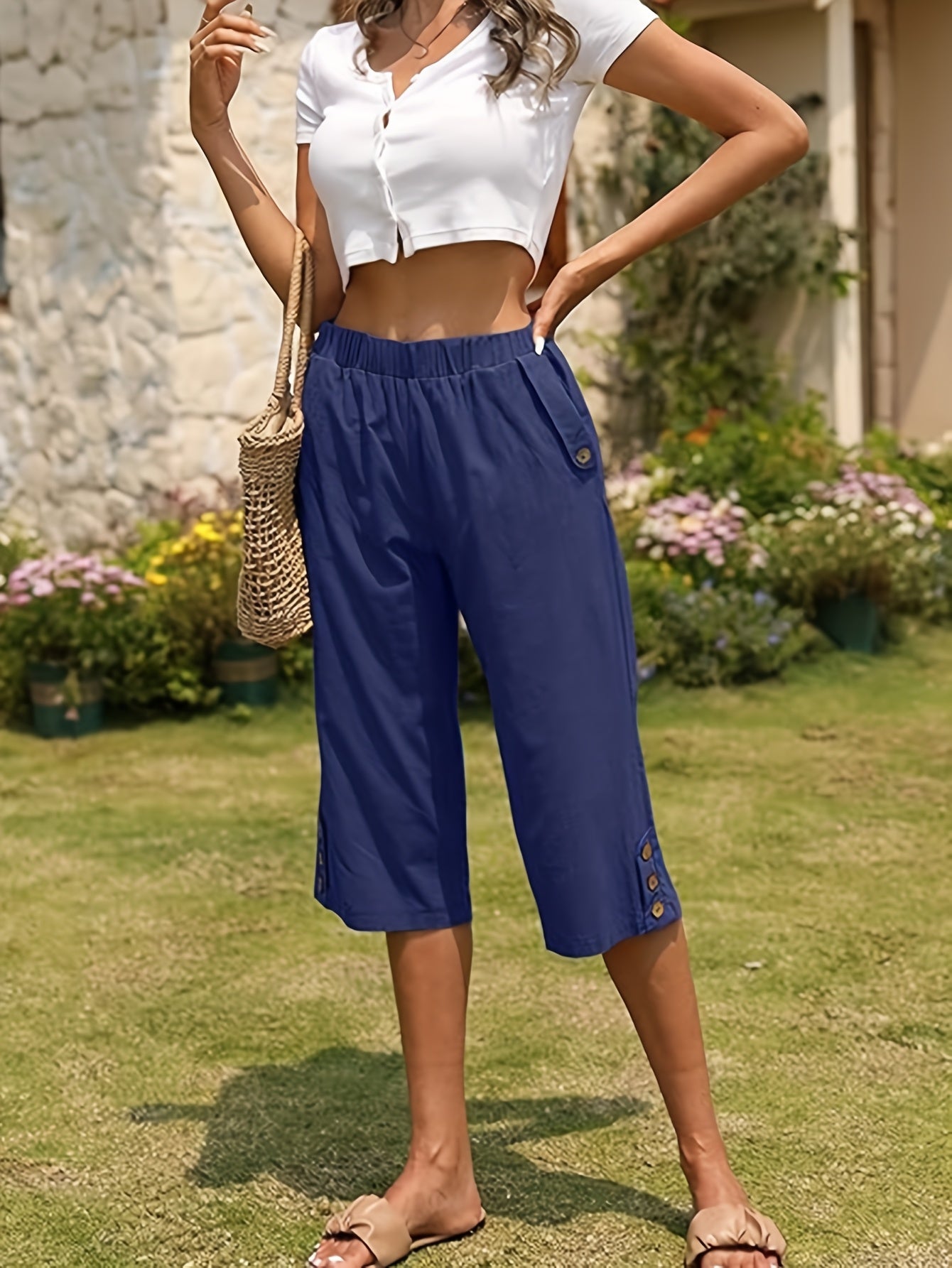 Casual Summer Capri Pants for Women with an Elastic Waistband, Featuring Pockets And Ideal for Work, Leisure, Or Beach Outings