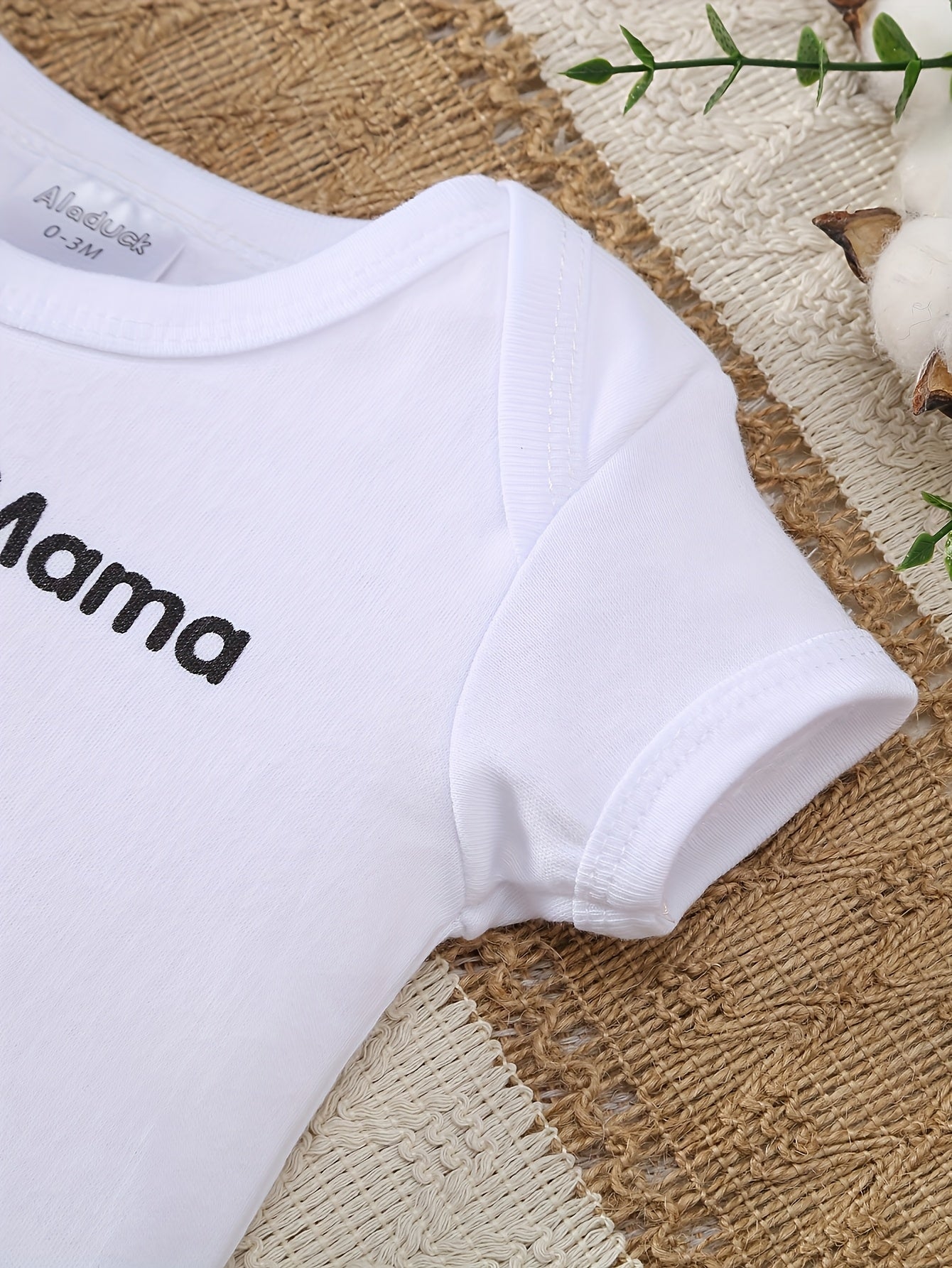 This 8pcs Soft Spring And Summer Set Is Suitable For Boys' And Girls' Clothing And Accessories With Heart Letters And Floral Patterns, Including Trousers, Hats, Bibs, Socks, Pants, Jackets And Tops, And Is Ideal For Outdoor Home Wear