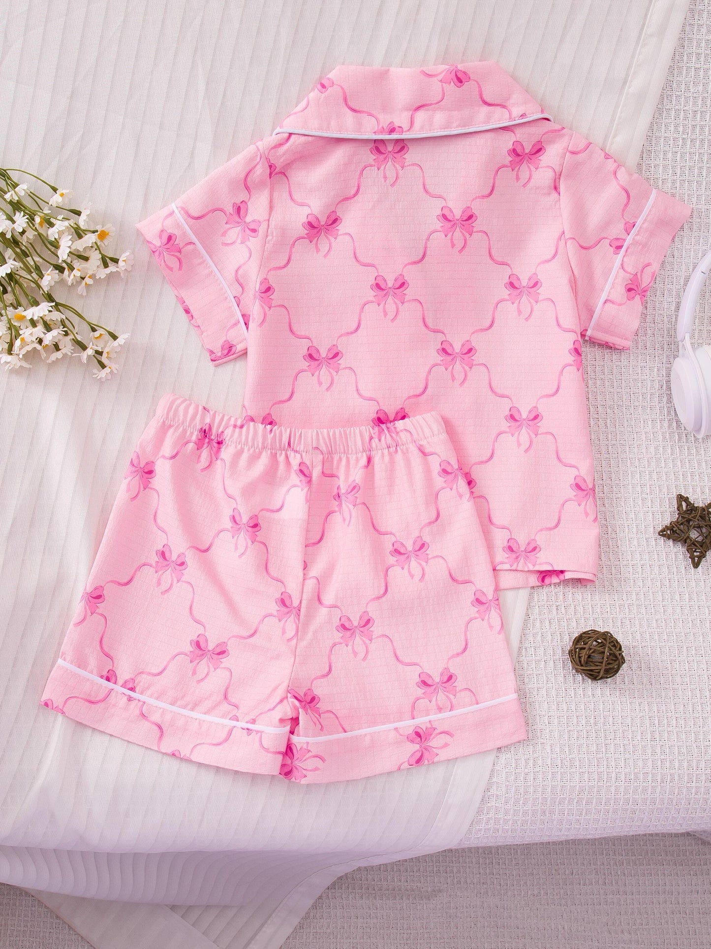 Random 1 Set Delivery! Girls' Collared Short-Sleeve And Shorts Pajama Set, Bows, Red Flowers, Pink Bows, Floral Prints. Elastic-Waist Loungewear, Bubble-Wrinkle Flame-Retardant Fabric, Comfortable And Skin-Friendly