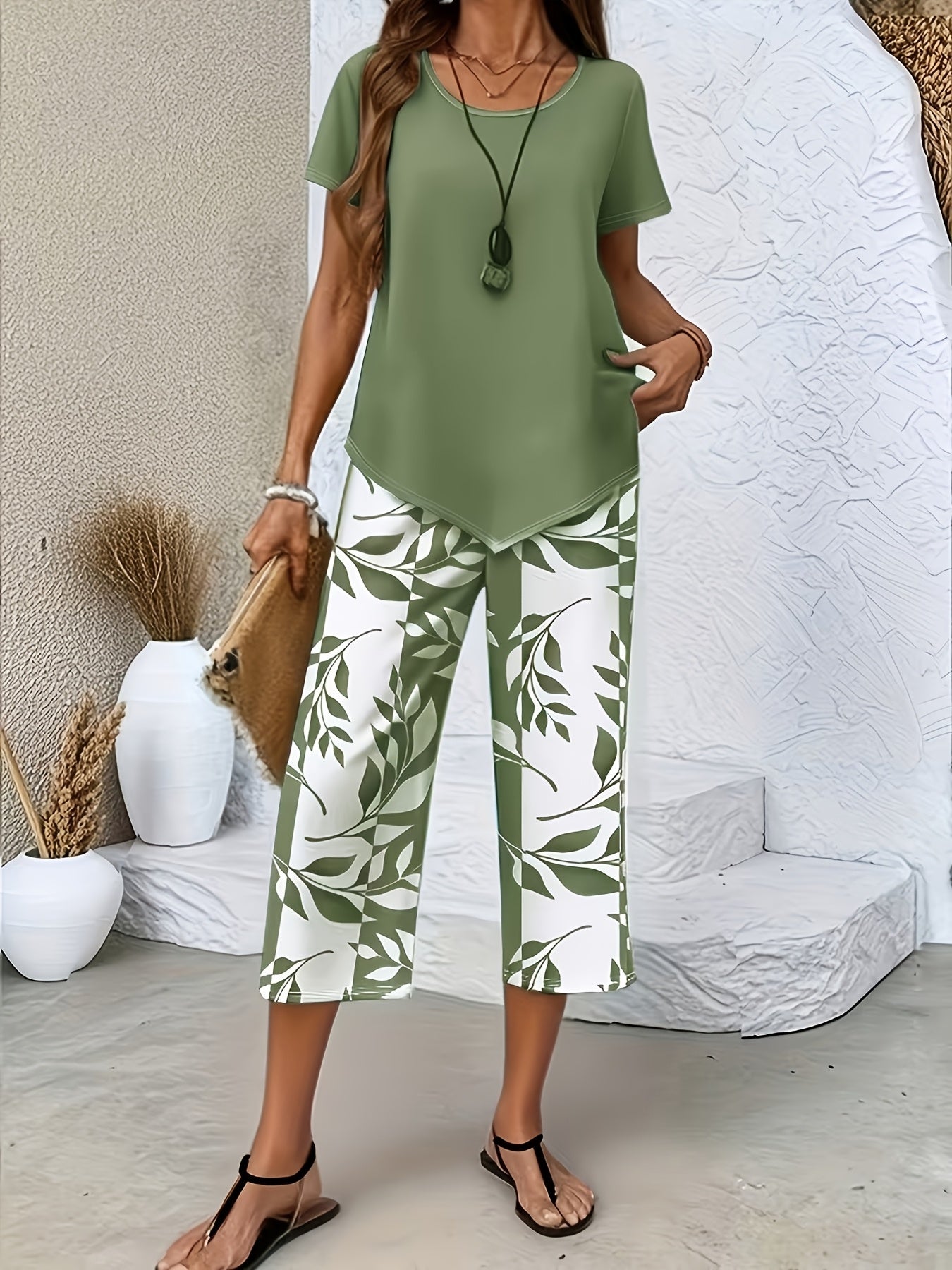 [2pcs Set] Plus Size, Spring/Summer Women's Casual Plus-Size 2pcs Set: Light Blue Short-Sleeve Crew Neck Top with Blue and White Leaf Print, Cropped Wide-Leg Pants. Loose, Comfortable, Versatile Outfit for Daily Outings, Home, and Commuting