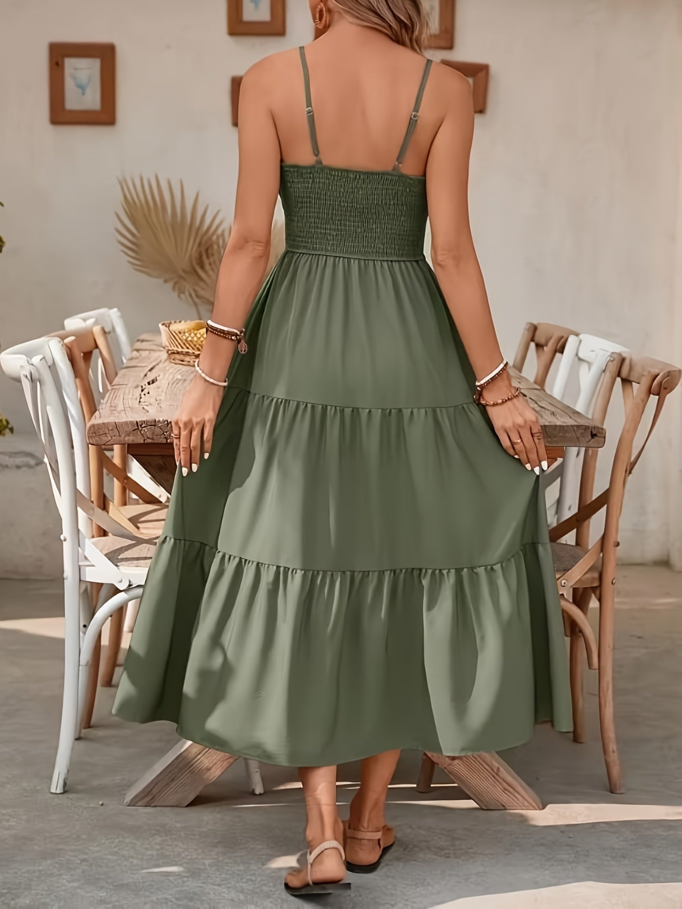 [Elegant Fitted Dress] The New Spring/Summer 2026 Halter Layered Waist-Cinching Solid Color Fitted Dress for Women's Wear Is Elegant In Style And Affordable In Price