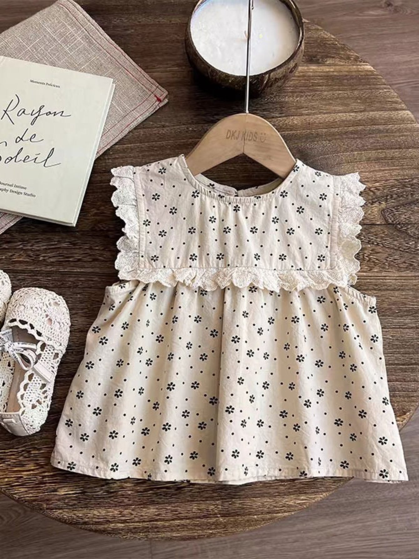 Girls' Summer Forest-style Sleeveless Floral 2pcs Set: Lace-trimmed Small Floral Short-sleeve Top + Ruffled-edge Shorts, Perfect for Outdoor
