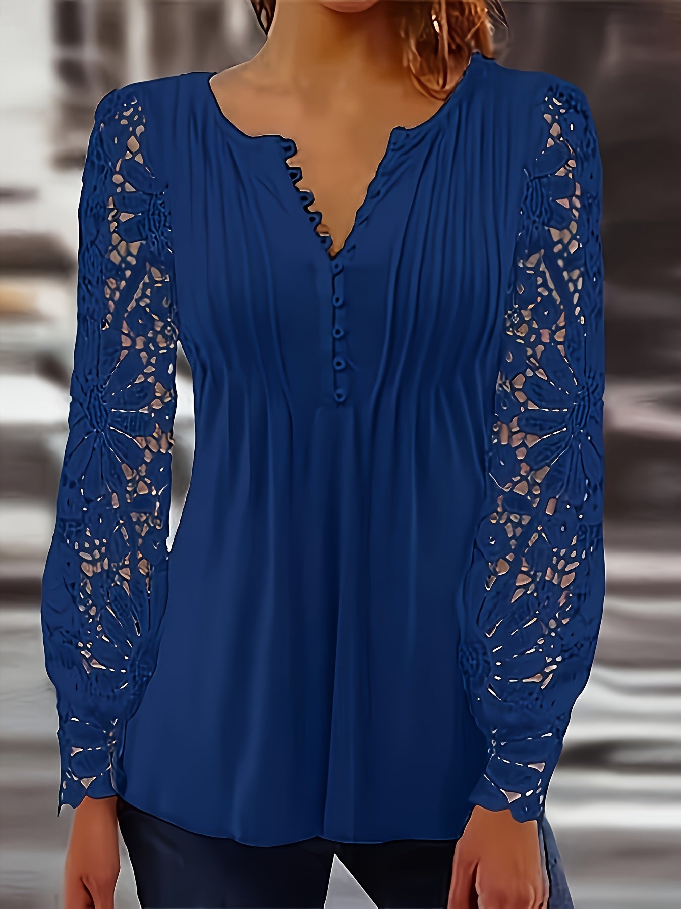 Casual Women'S Clothing in Larger Sizes, Featuring a Comfortable Blouse with Lace Hem Sleeves, a Pleated Design, And a Easy Button-Up T-Shirt Suitable for Home, Leisure, And Outdoor Activities