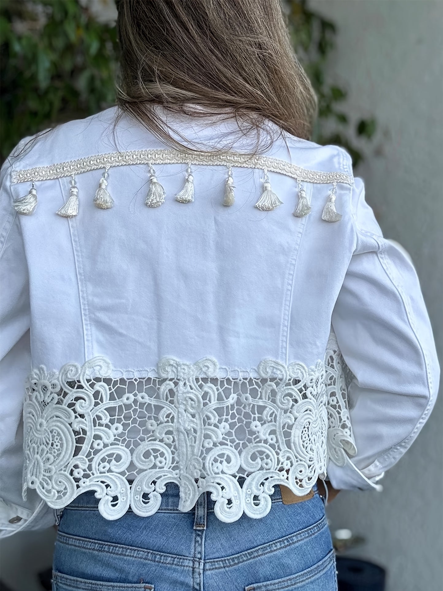 25AW+ Women'S Stylish Short Denim Jacket with Lace Details, Showcasing Patchwork Lace Design And Tassel Accents, Casual White Denim Top, Ideal for Spring And Fall